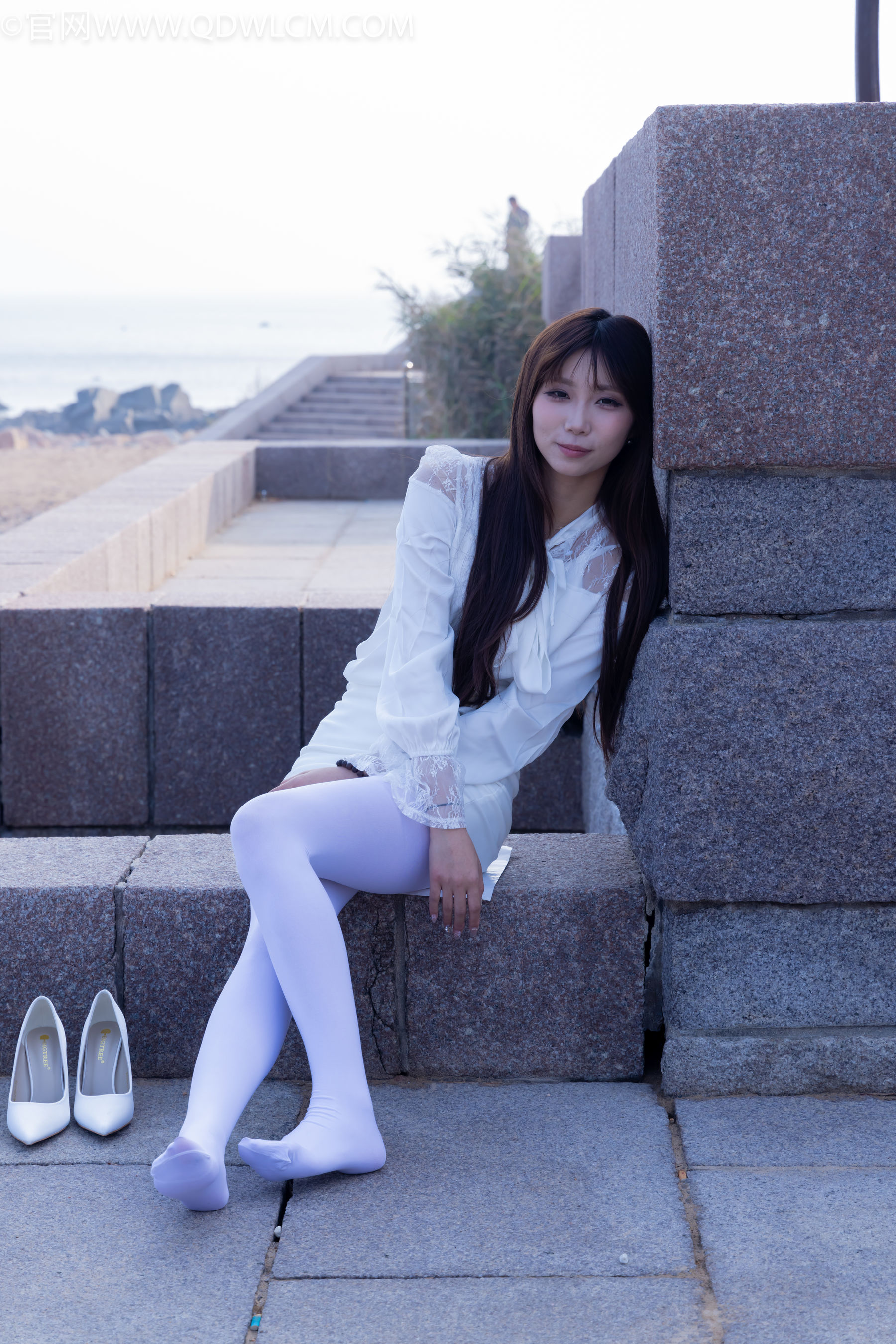 物恋传媒 No.2271 泡泡 -高跟鞋、厚白丝、户外/(261P)