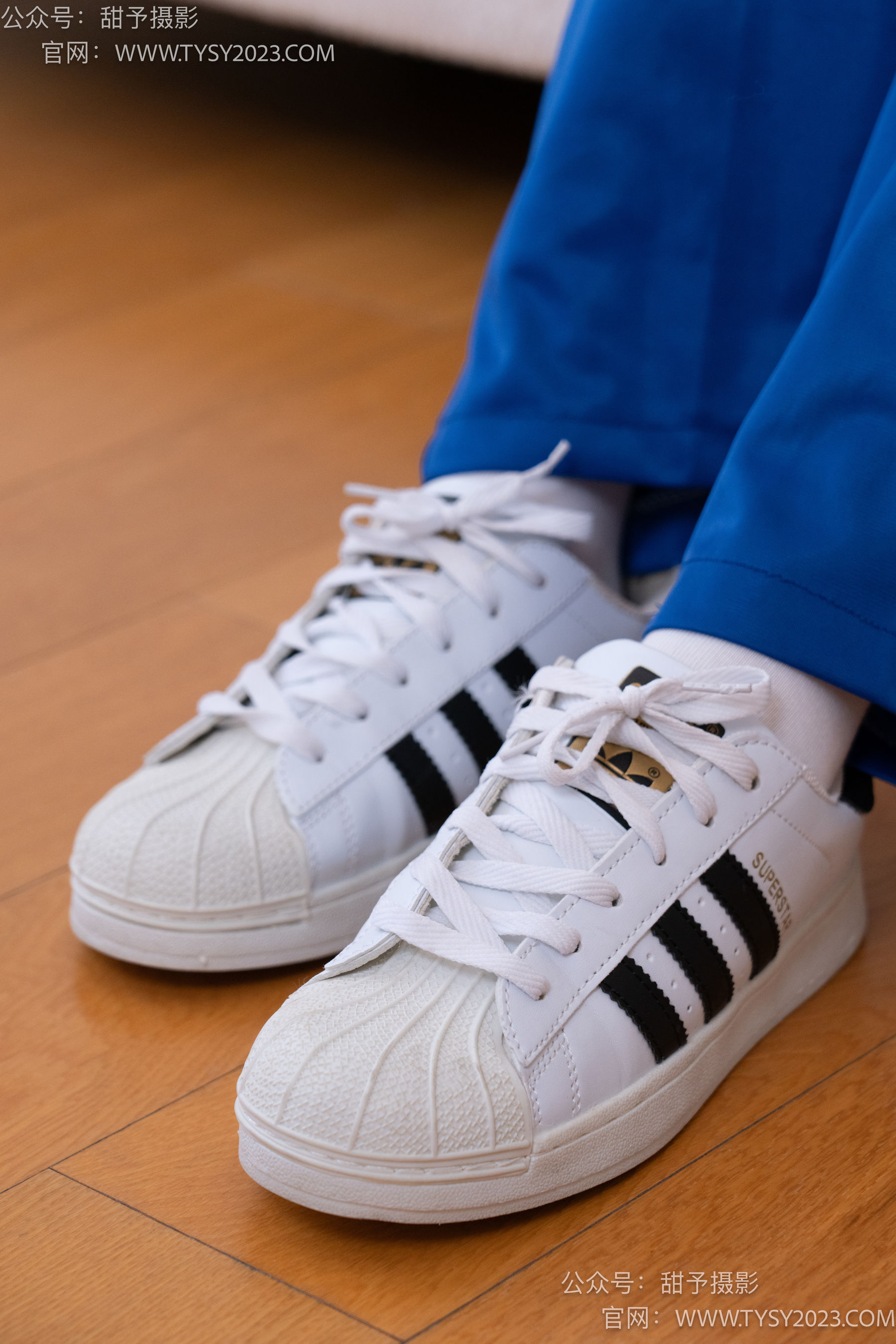 甜予摄影 No.102 澜澜 - 板鞋、白棉袜、肉丝（脚尖微加固款）/(126P)