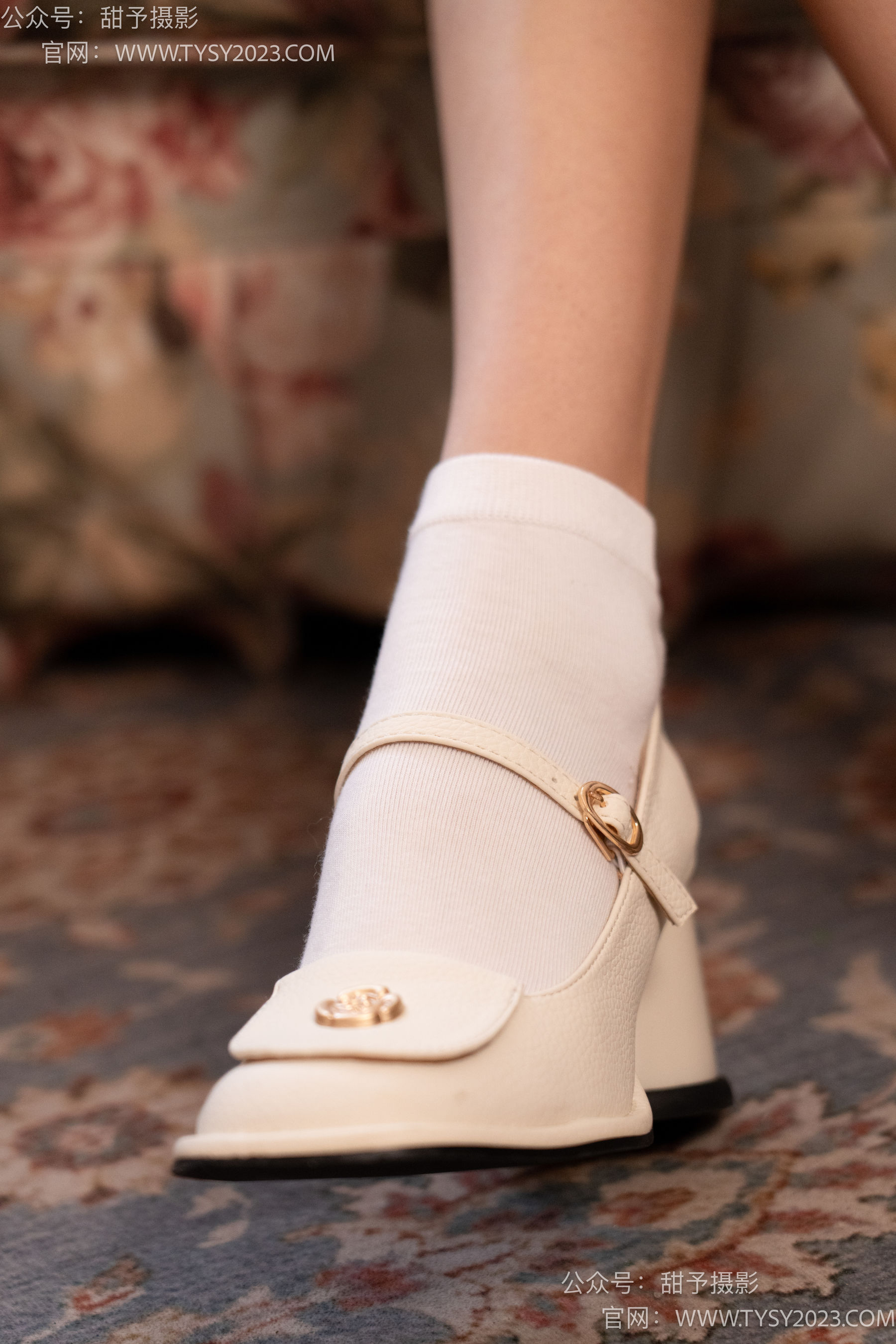 甜予摄影 No.105 齐齐 - 高跟鞋、白棉袜、裸足/(128P)