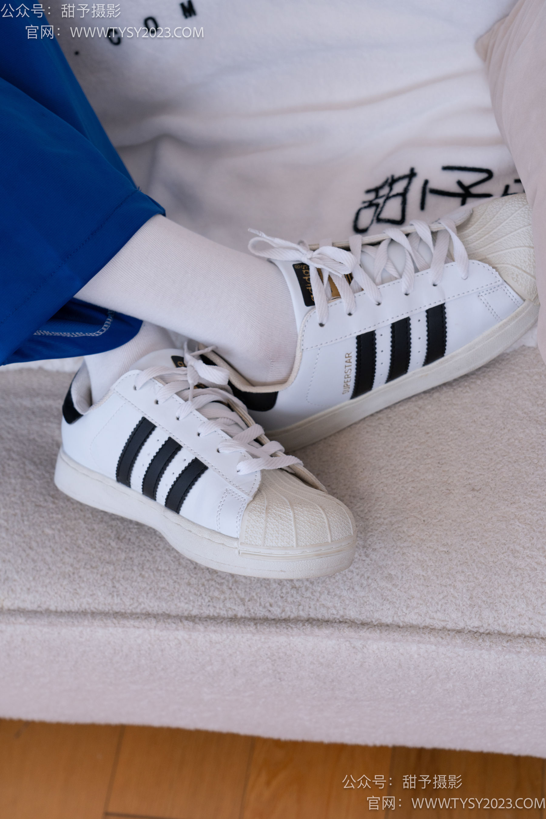 甜予摄影 No.102 澜澜 - 板鞋、白棉袜、肉丝（脚尖微加固款）/(126P)