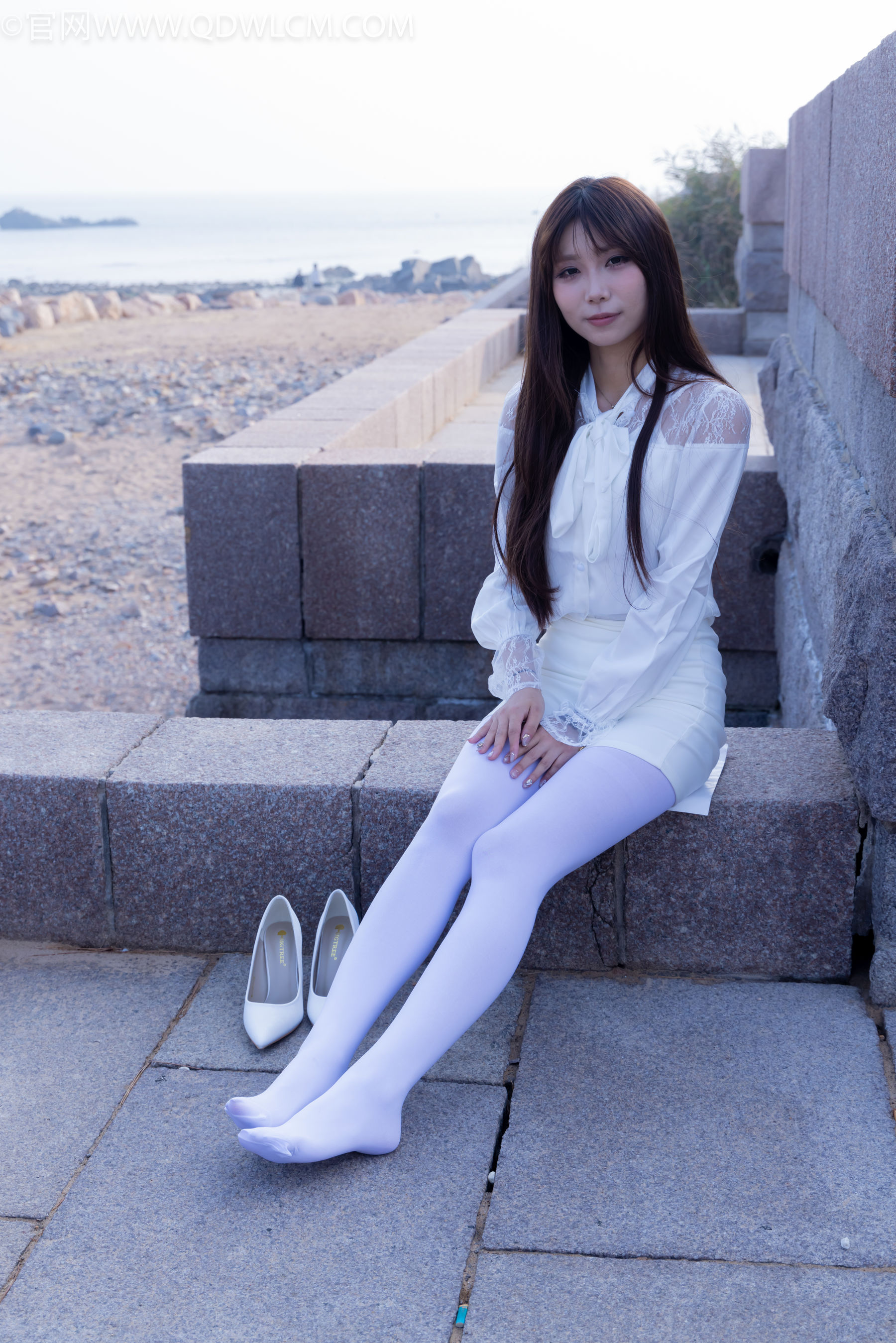 物恋传媒 No.2271 泡泡 -高跟鞋、厚白丝、户外/(261P)