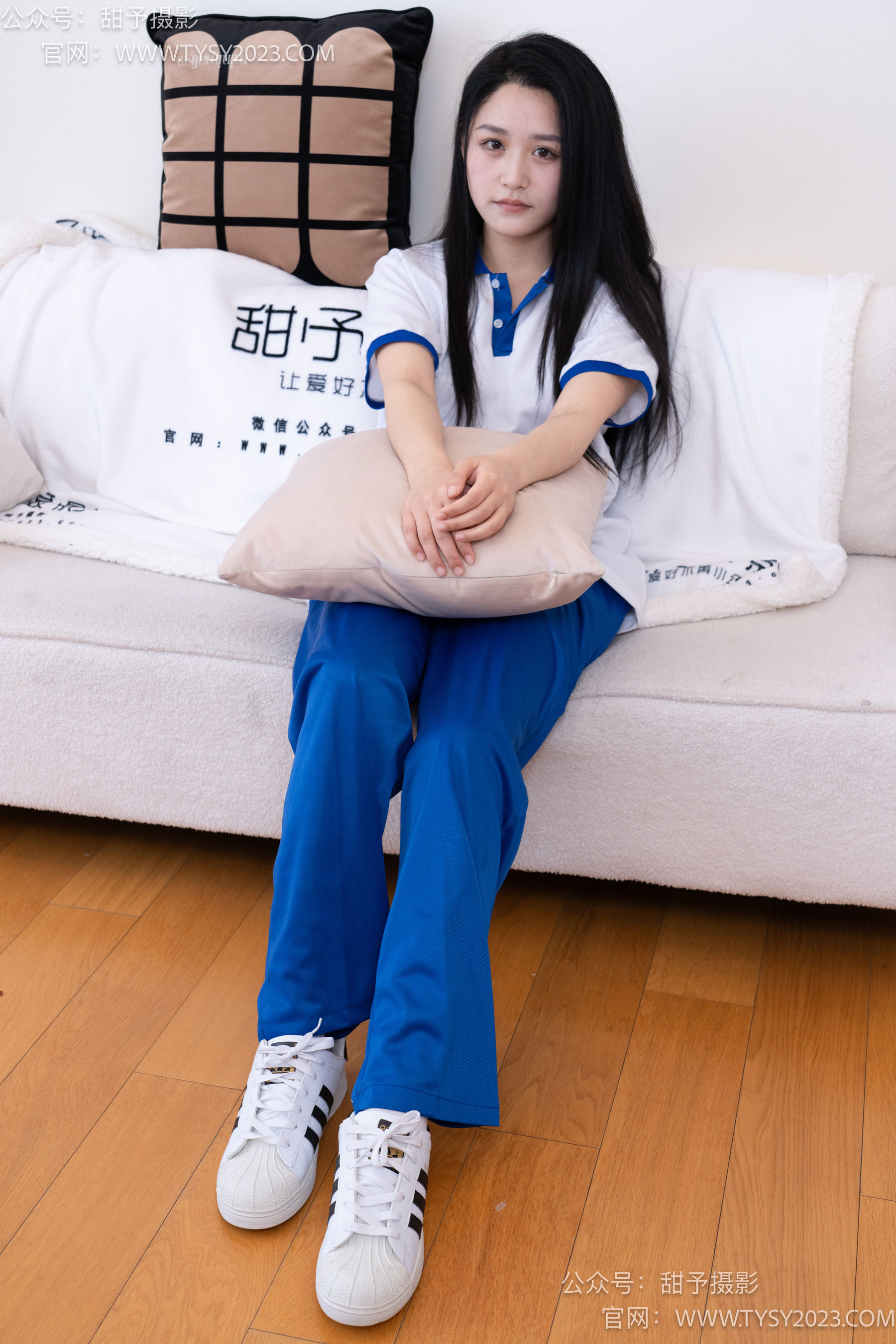 甜予摄影 No.102 澜澜 - 板鞋、白棉袜、肉丝（脚尖微加固款）/(126P)