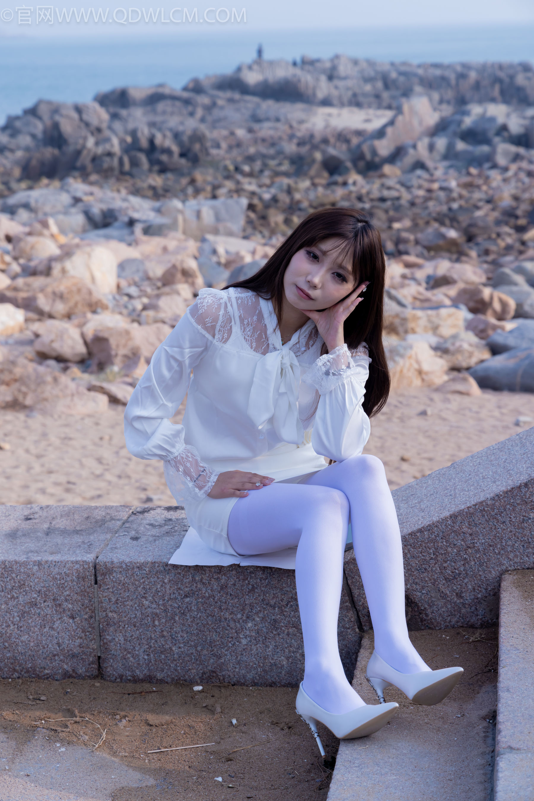 物恋传媒 No.2271 泡泡 -高跟鞋、厚白丝、户外/(261P)