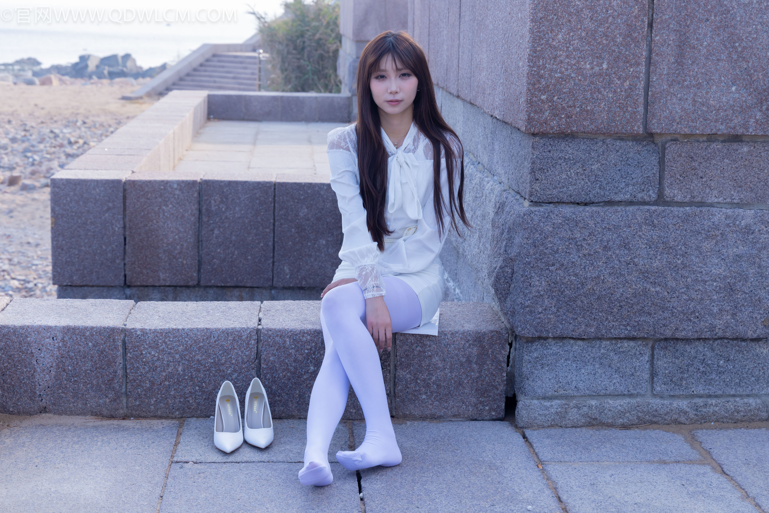 物恋传媒 No.2271 泡泡 -高跟鞋、厚白丝、户外/(261P)