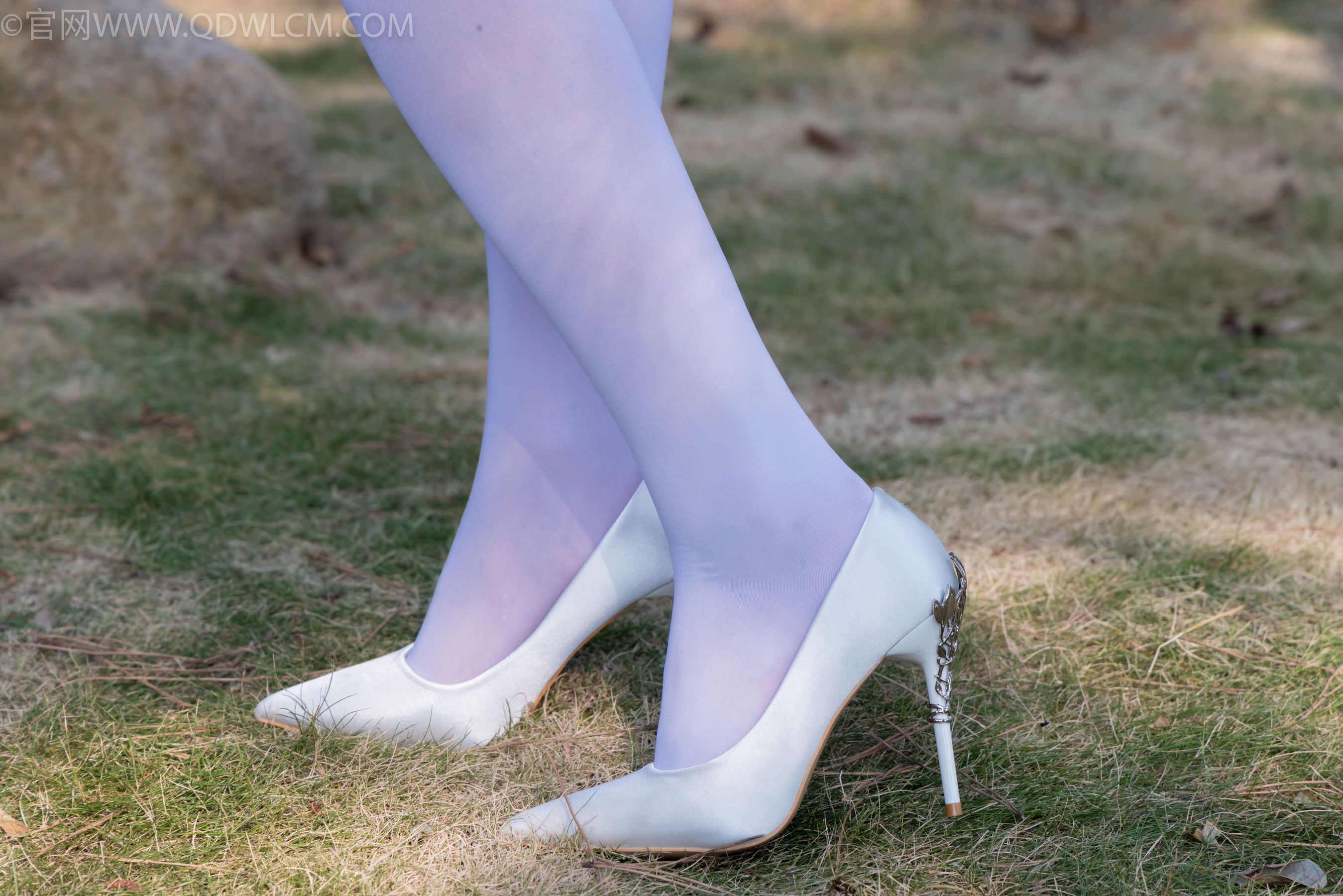 物恋传媒 No.2271 泡泡 -高跟鞋、厚白丝、户外/(261P)