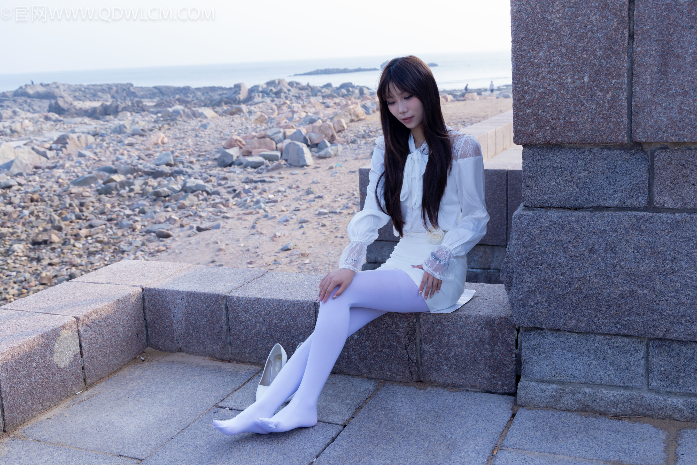 物恋传媒 No.2271 泡泡 -高跟鞋、厚白丝、户外/(261P)