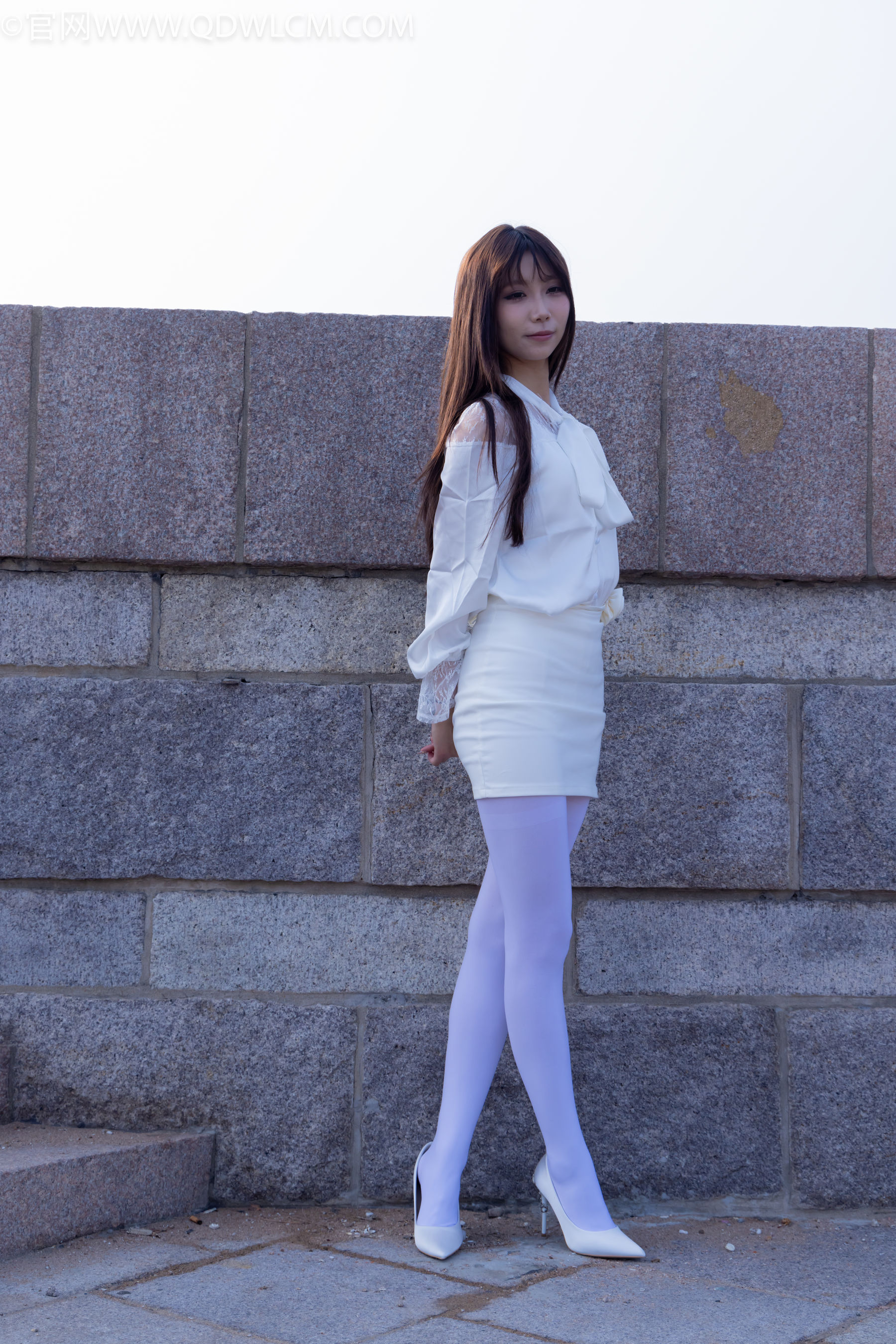 物恋传媒 No.2271 泡泡 -高跟鞋、厚白丝、户外/(261P)