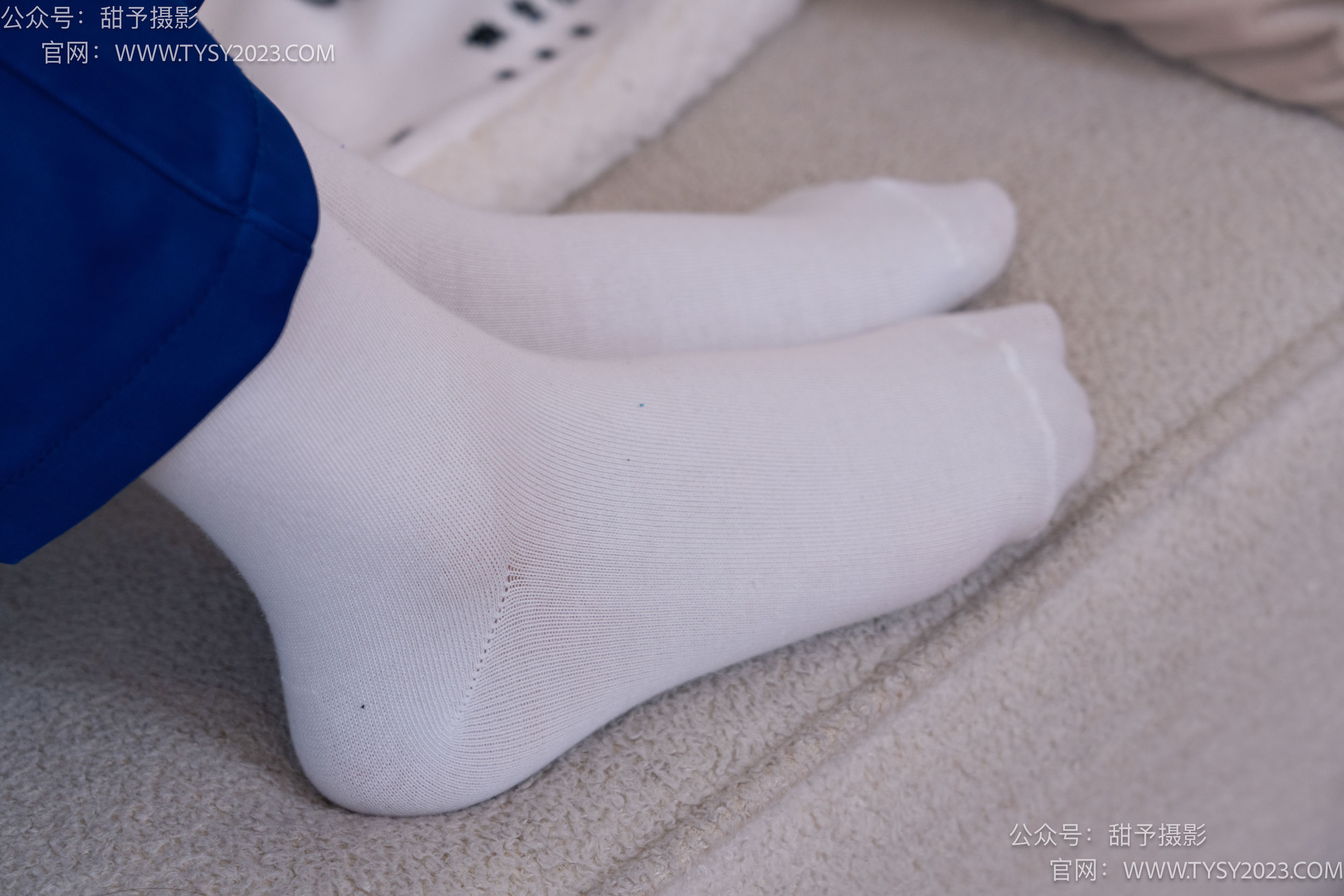 甜予摄影 No.102 澜澜 - 板鞋、白棉袜、肉丝（脚尖微加固款）/(126P)