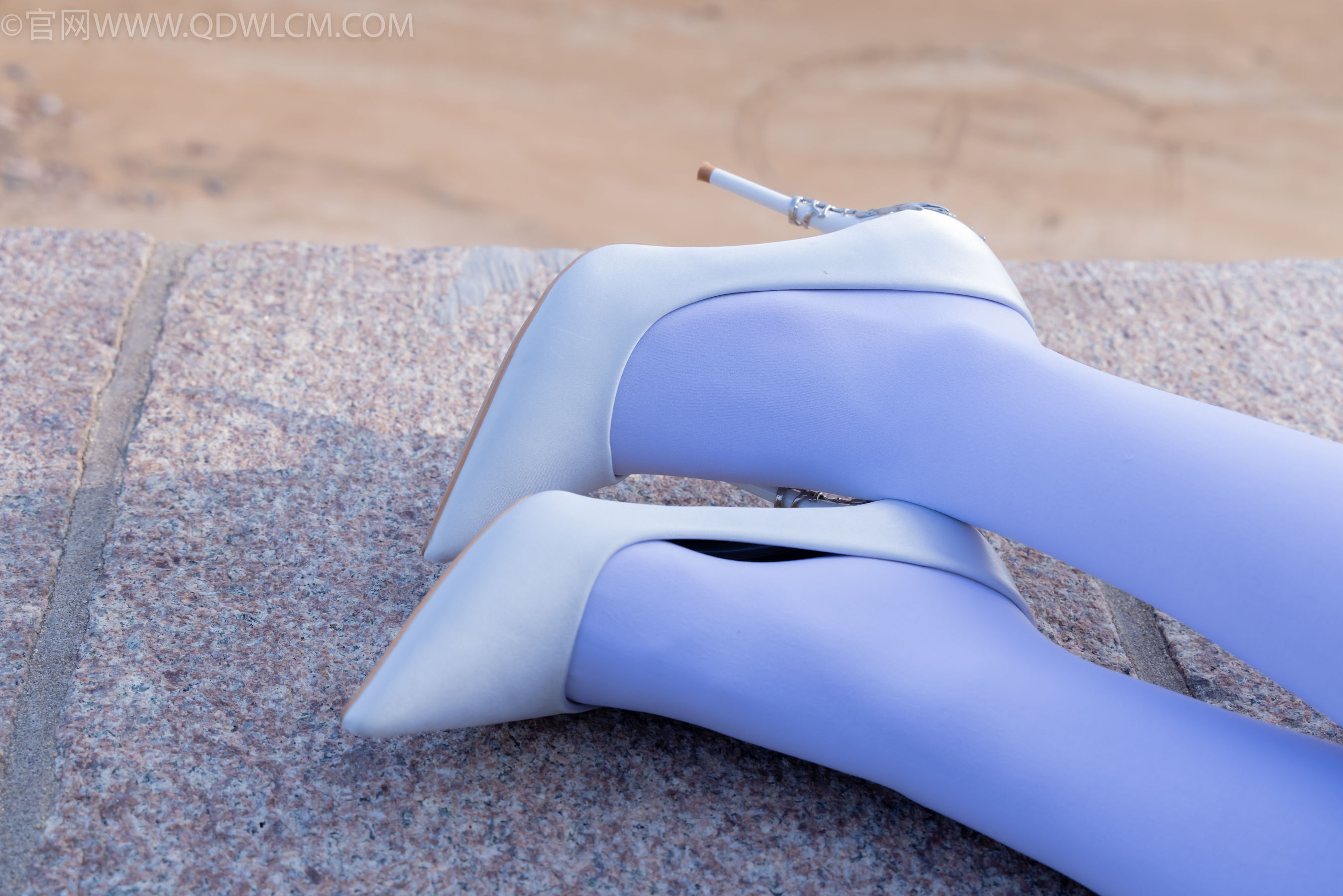 物恋传媒 No.2271 泡泡 -高跟鞋、厚白丝、户外/(261P)