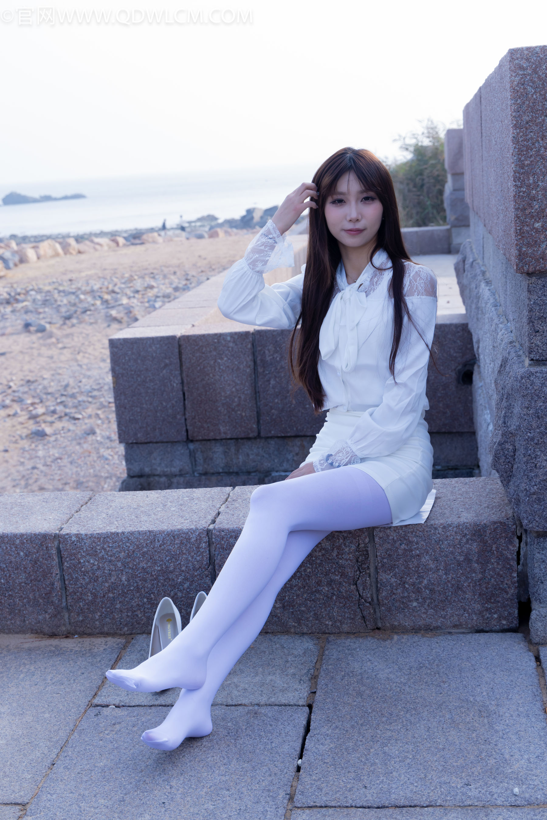 物恋传媒 No.2271 泡泡 -高跟鞋、厚白丝、户外/(261P)