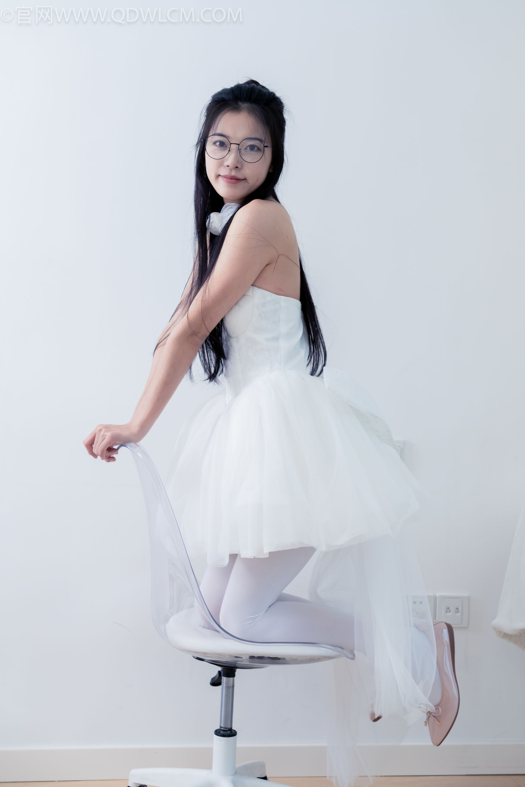 物恋传媒 No.2268 茯苓 -平底鞋、厚白丝、皮筋绑脚老头乐挠脚剧情/(169P)