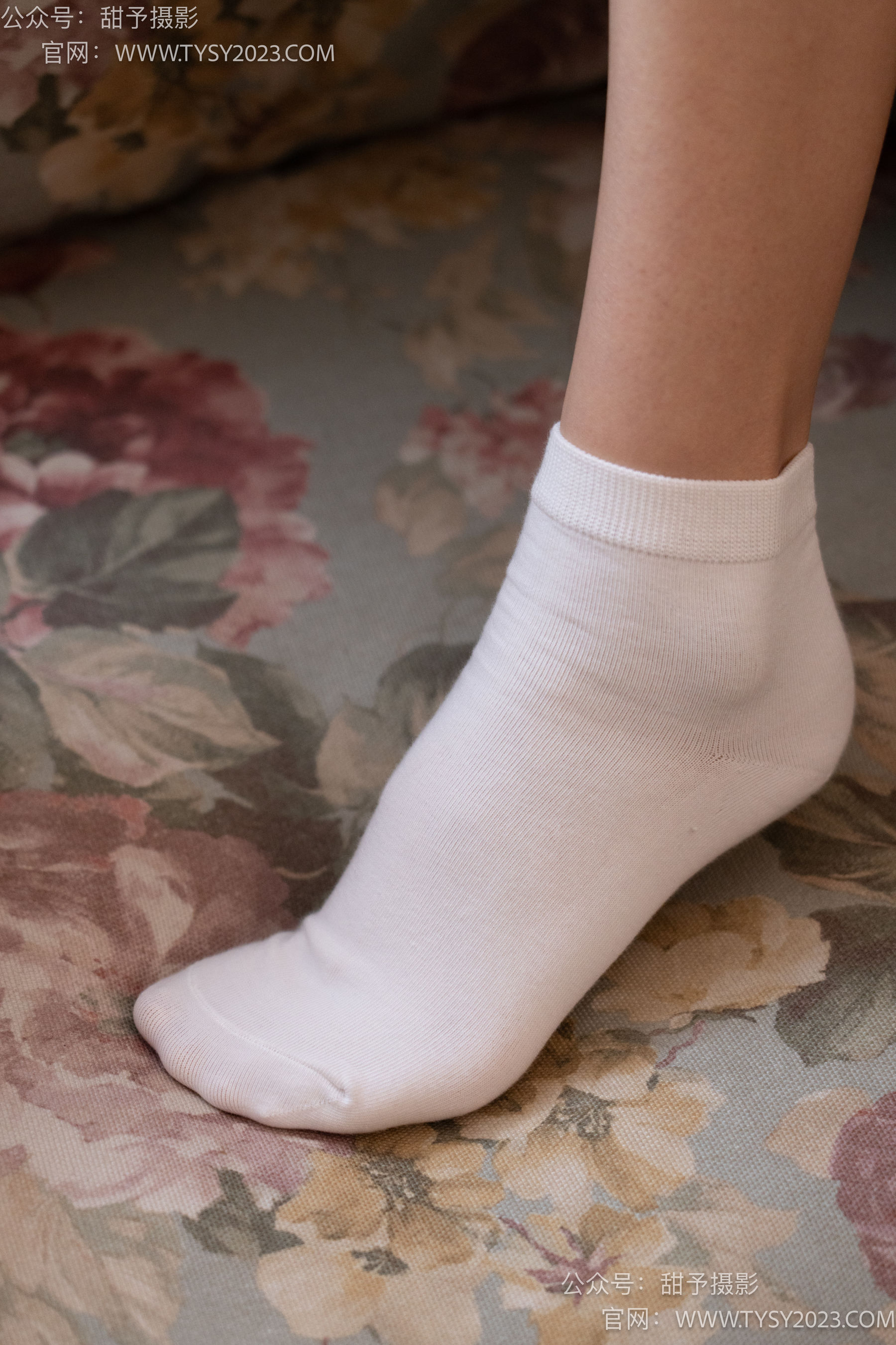 甜予摄影 No.105 齐齐 - 高跟鞋、白棉袜、裸足/(128P)