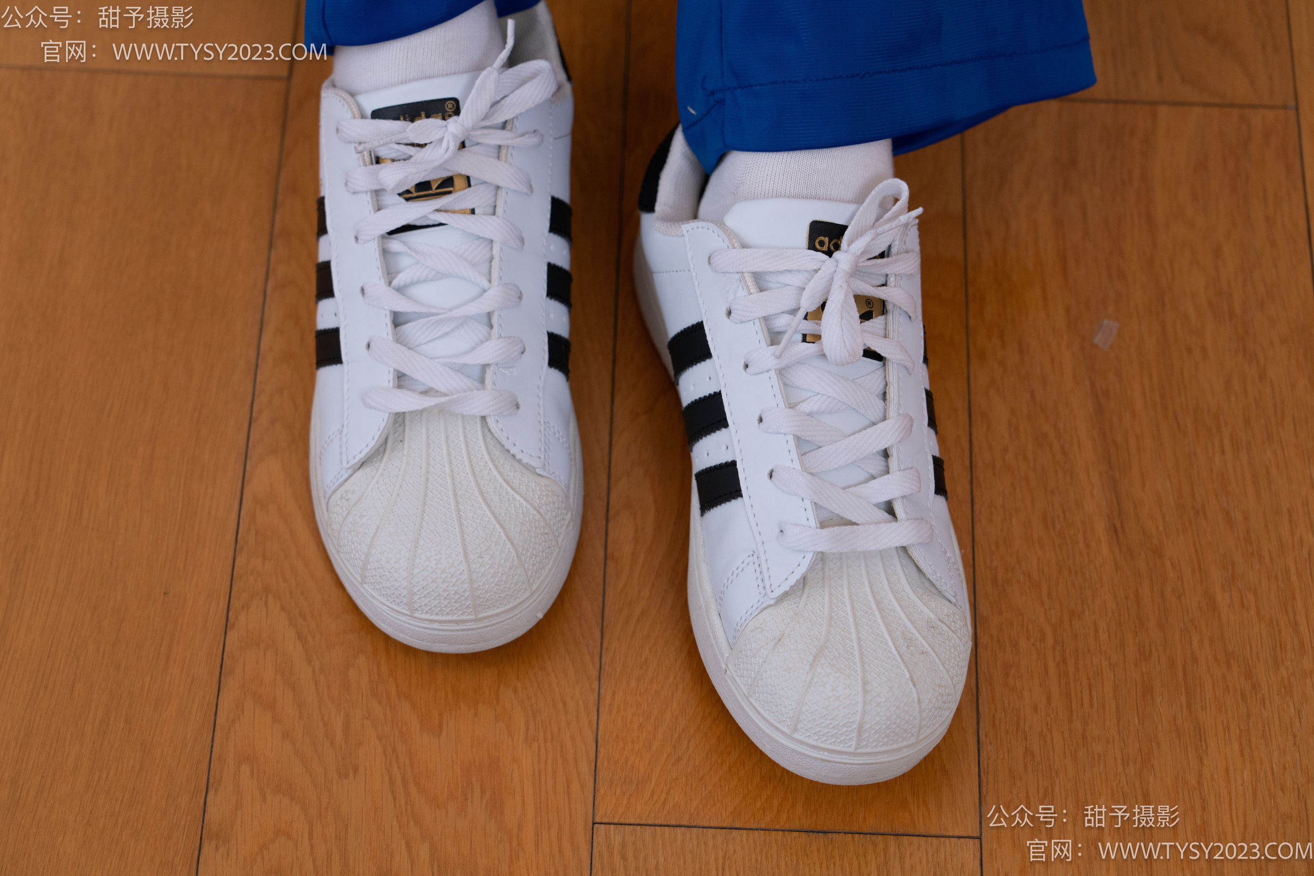 甜予摄影 No.102 澜澜 - 板鞋、白棉袜、肉丝（脚尖微加固款）/(126P)