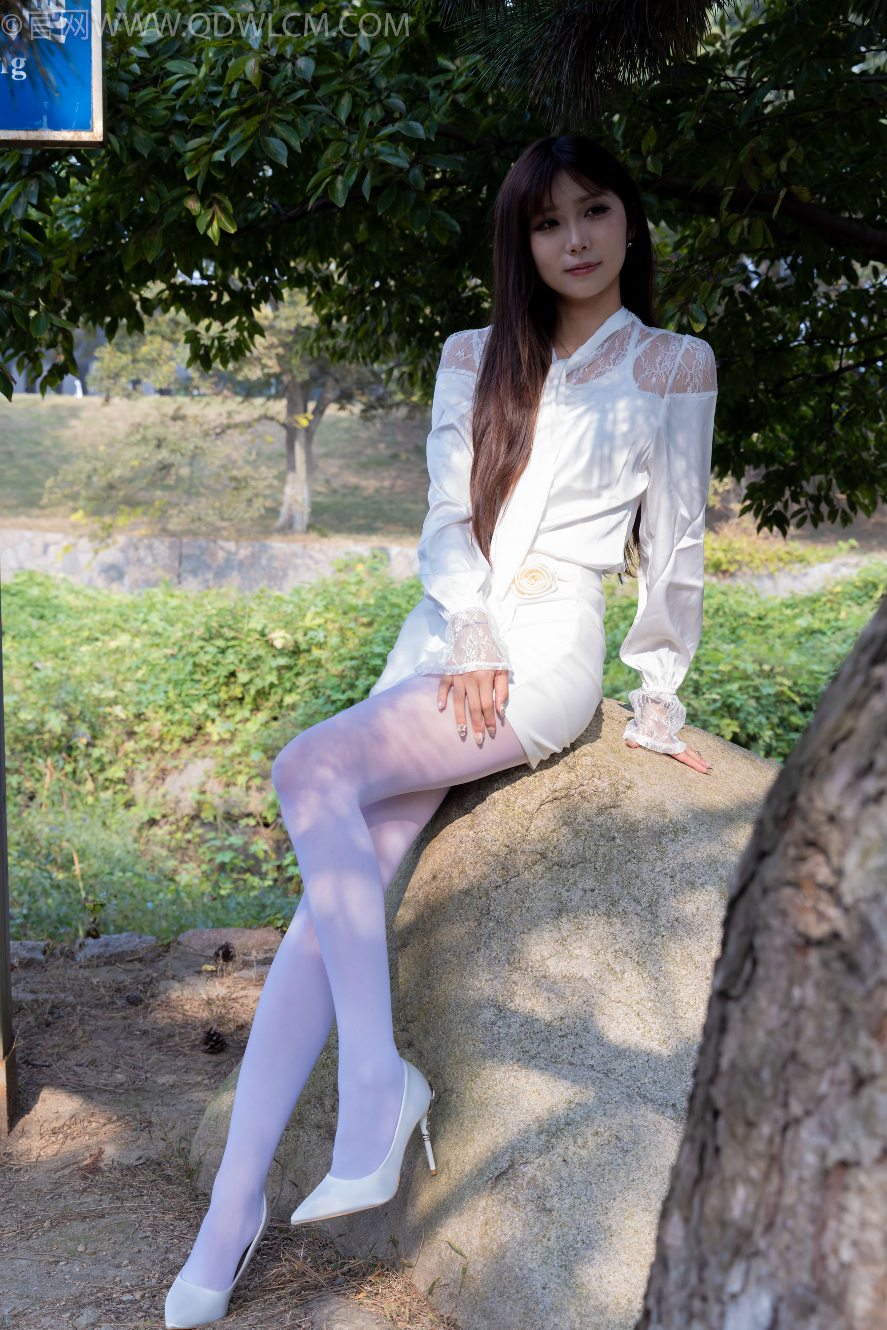 物恋传媒 No.2271 泡泡 -高跟鞋、厚白丝、户外/(261P)