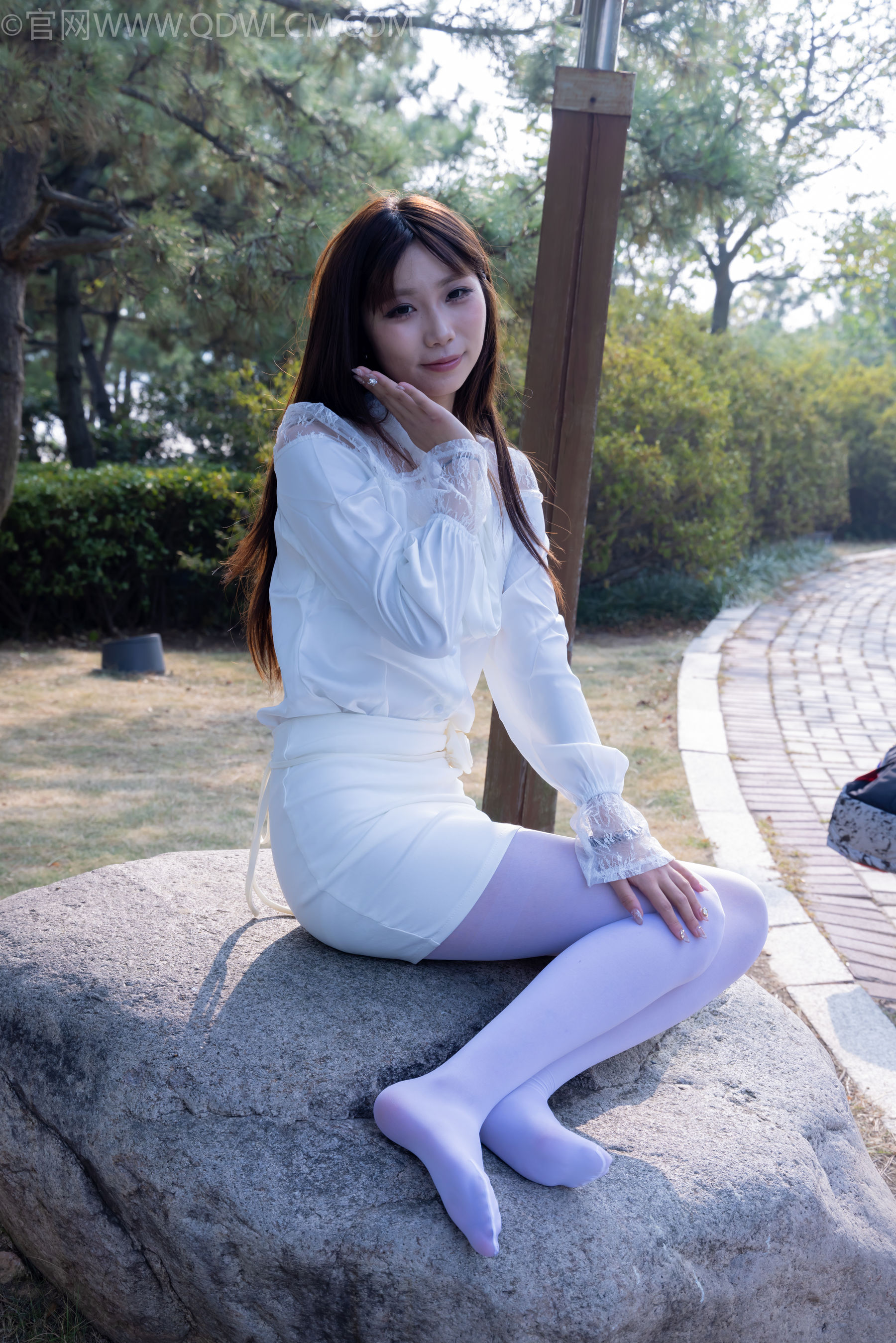 物恋传媒 No.2271 泡泡 -高跟鞋、厚白丝、户外/(261P)