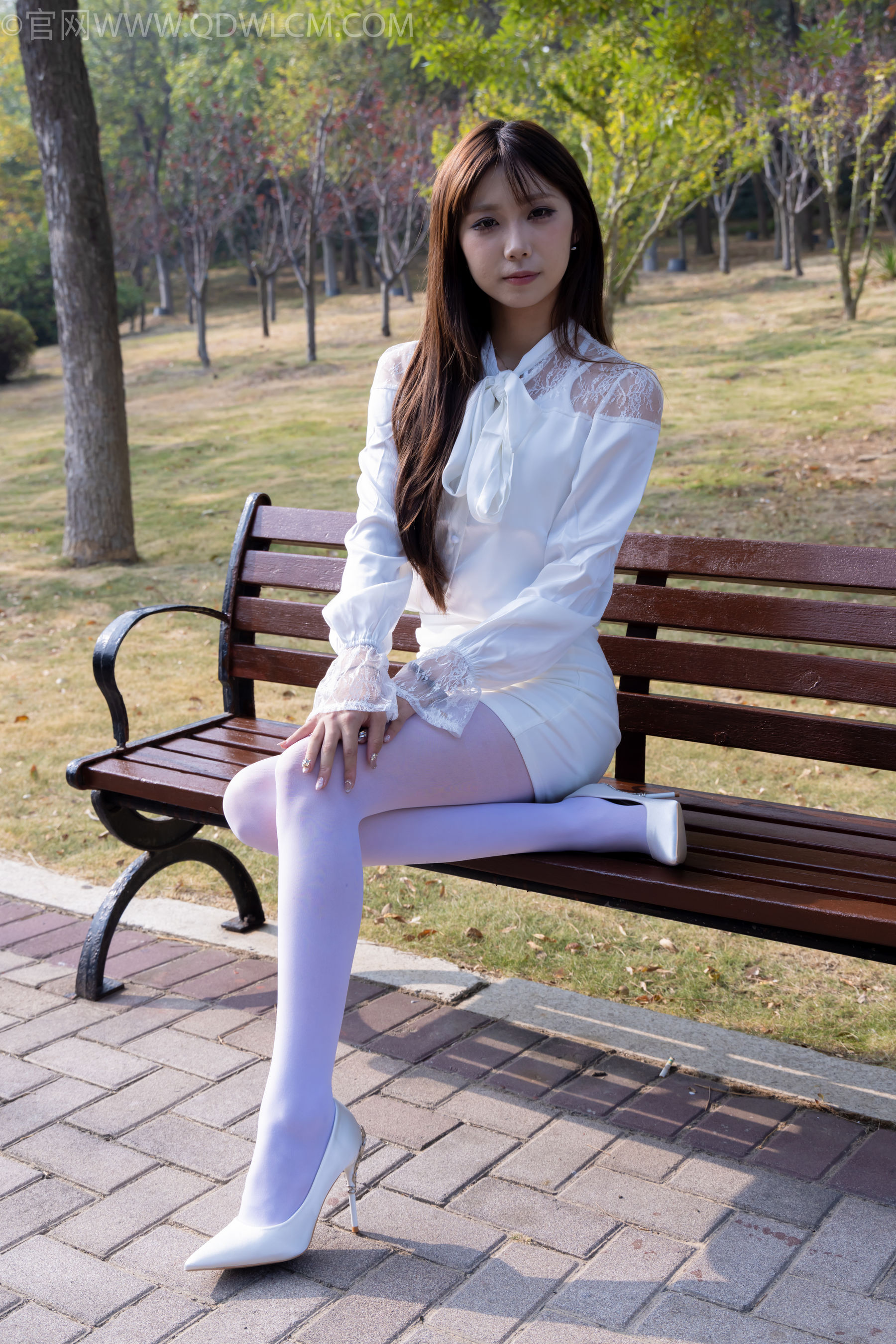 物恋传媒 No.2271 泡泡 -高跟鞋、厚白丝、户外/(261P)