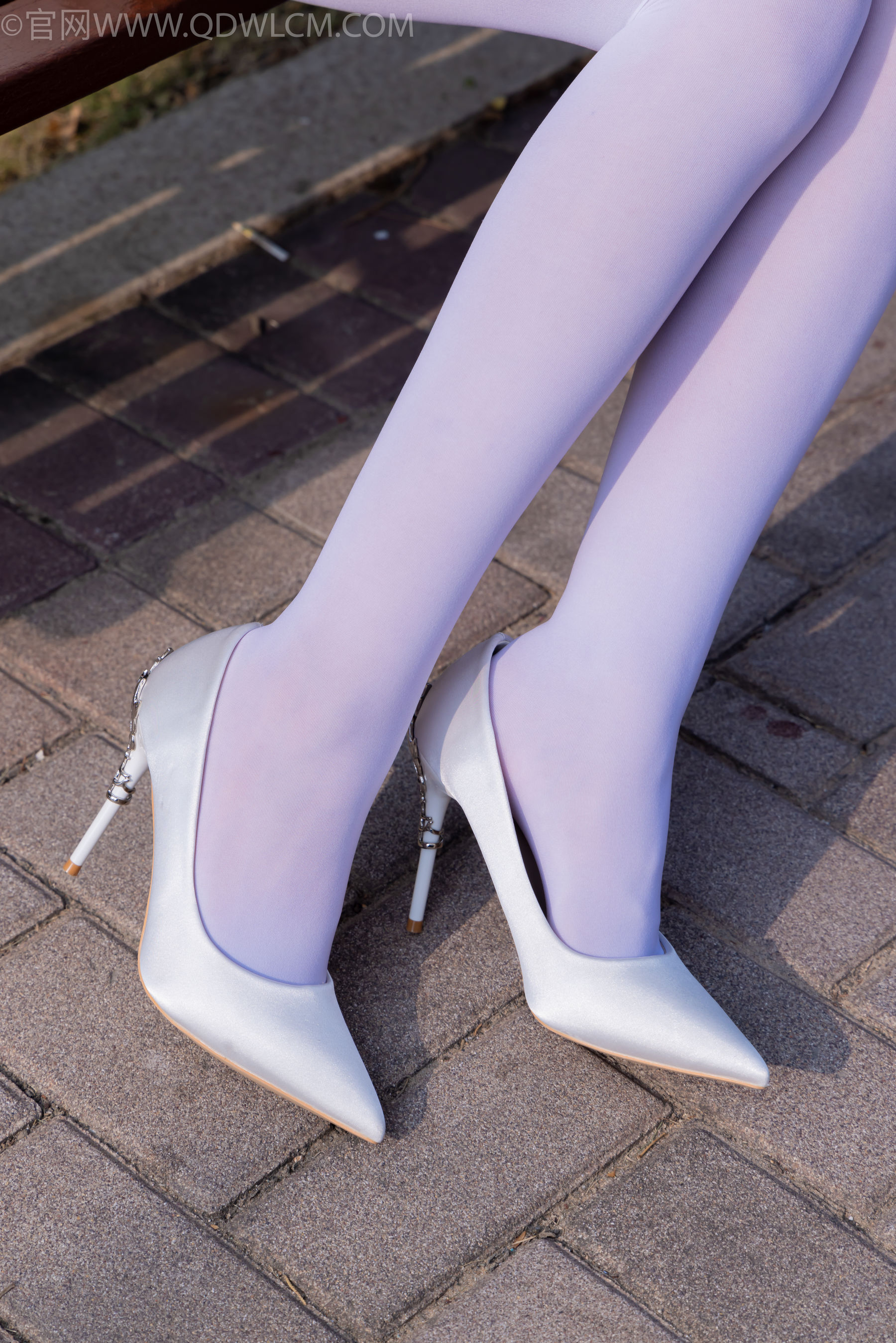 物恋传媒 No.2271 泡泡 -高跟鞋、厚白丝、户外/(261P)