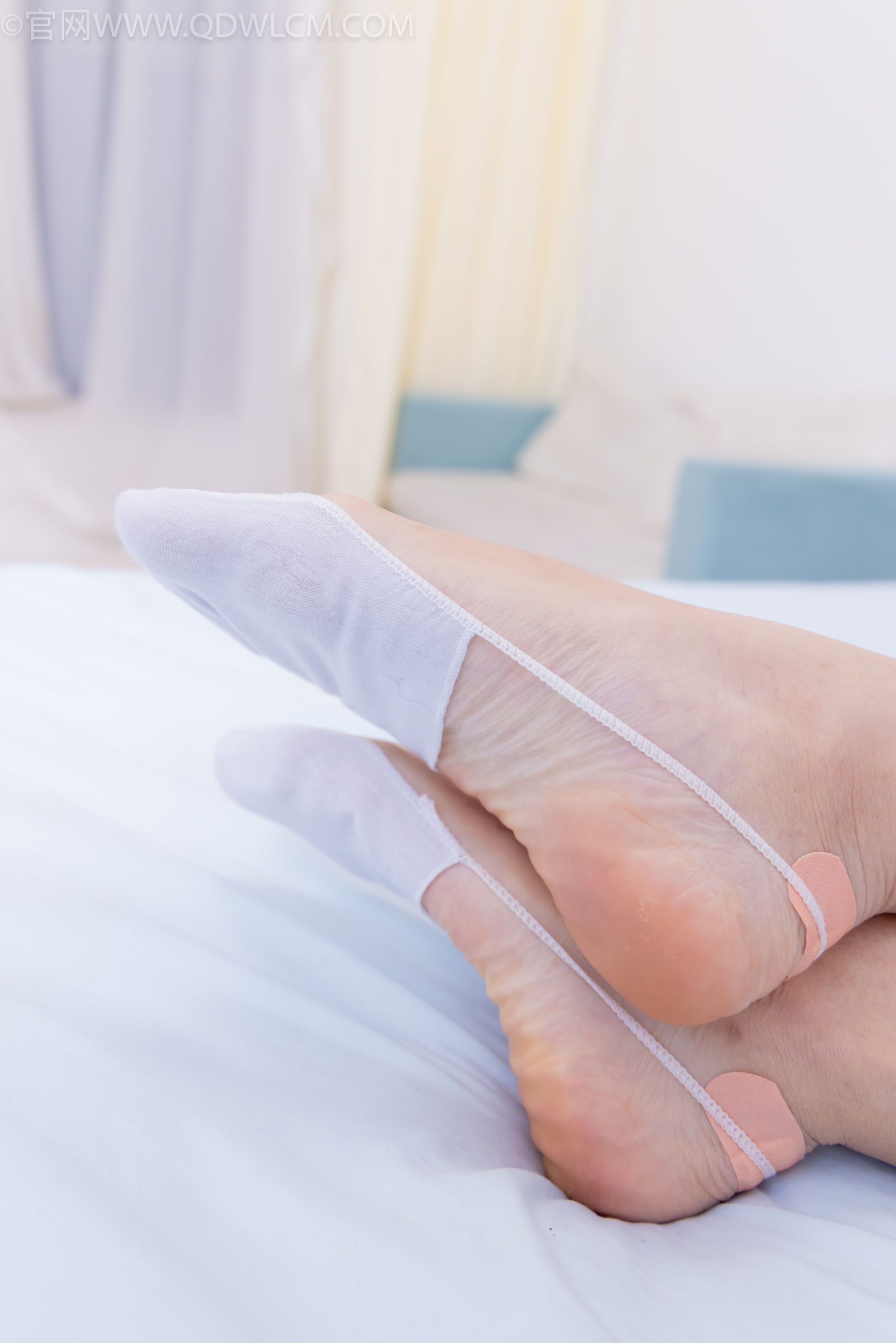 物恋传媒 No.2266 泡泡 -高跟凉鞋、白吊带船袜、昏睡剧情/(170P)