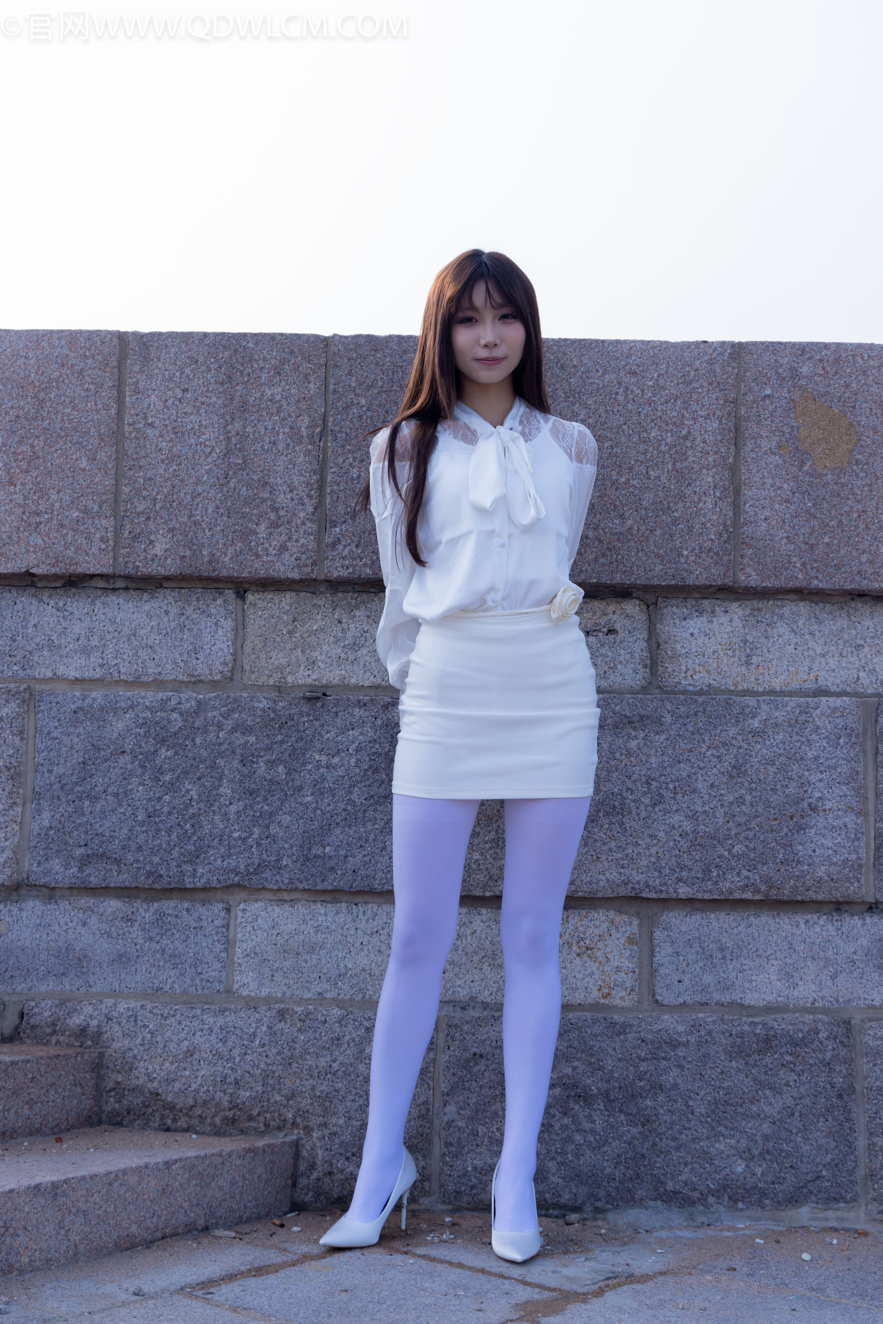 物恋传媒 No.2271 泡泡 -高跟鞋、厚白丝、户外/(261P)