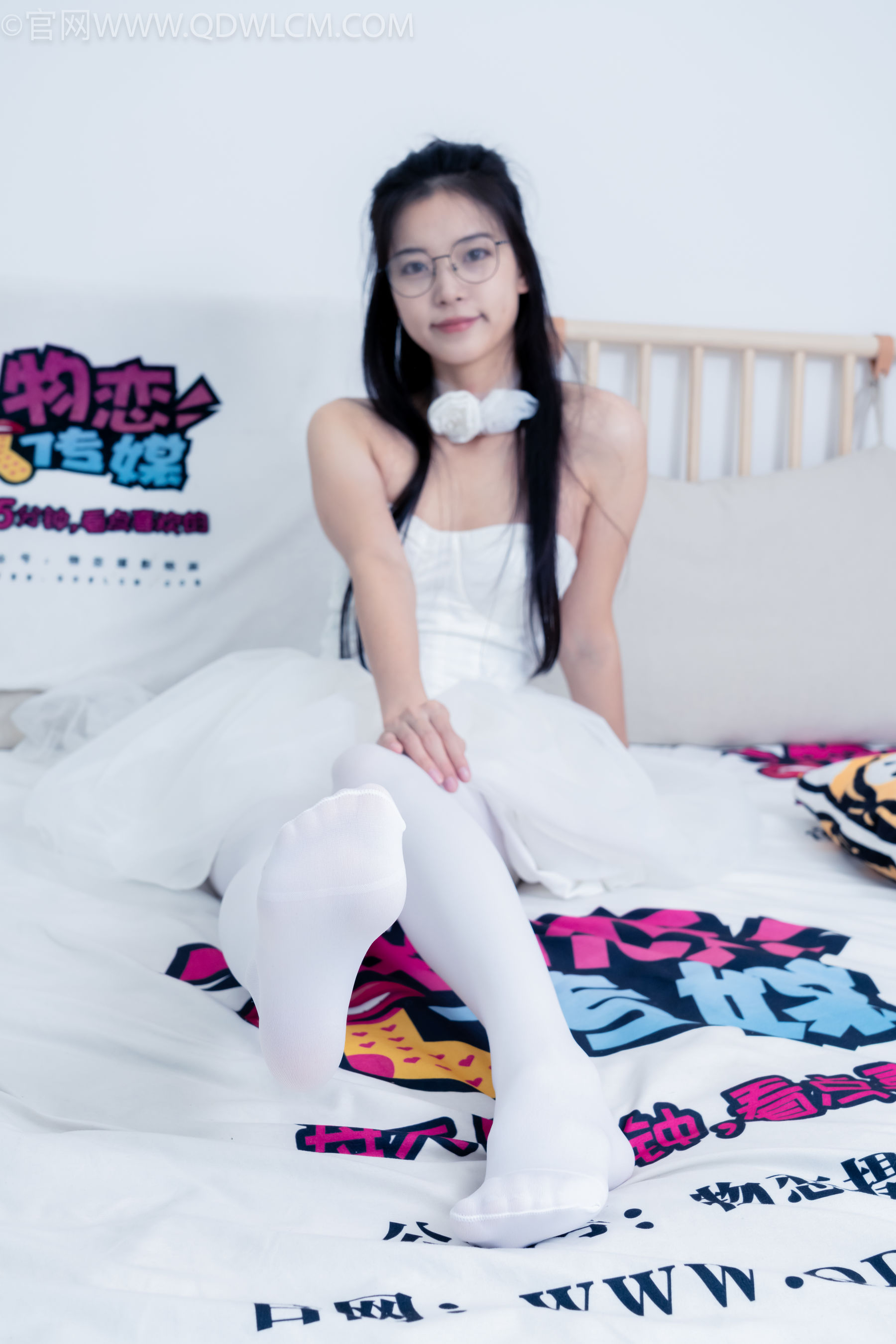 物恋传媒 No.2268 茯苓 -平底鞋、厚白丝、皮筋绑脚老头乐挠脚剧情/(169P)