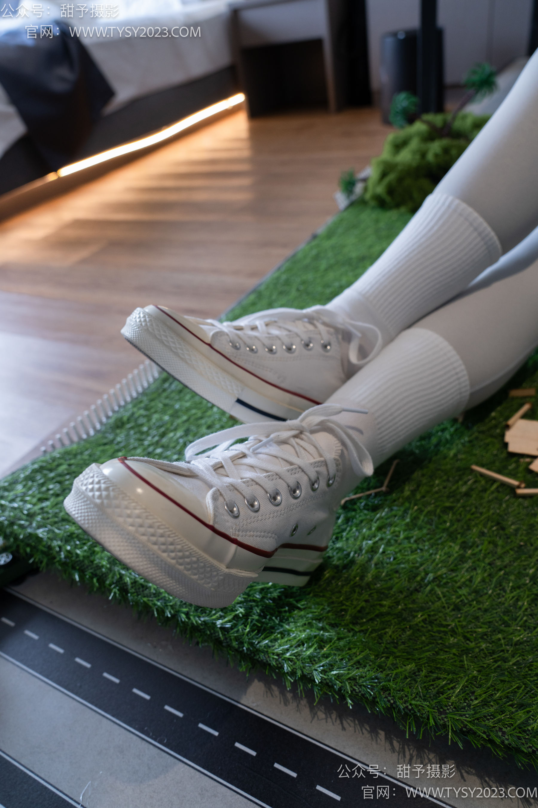 甜予摄影 No.104 璇璇 - 帆布鞋、白棉袜、裸足、小人国剧情/(134P)