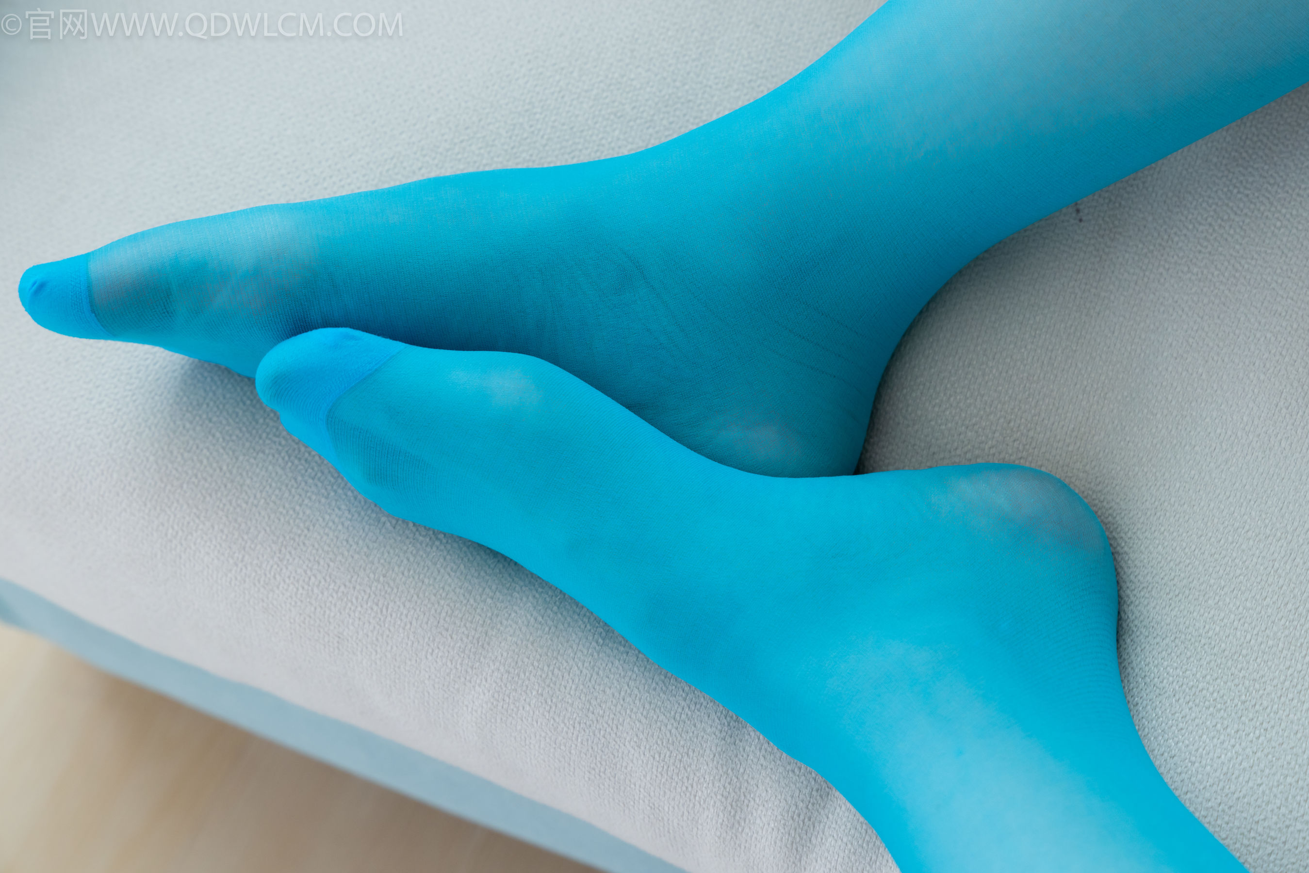 物恋传媒 No.2269 菜菜 -高跟鞋、薄蓝绿色丝、胶带绑脚踝老头乐挠脚剧情/(151P)