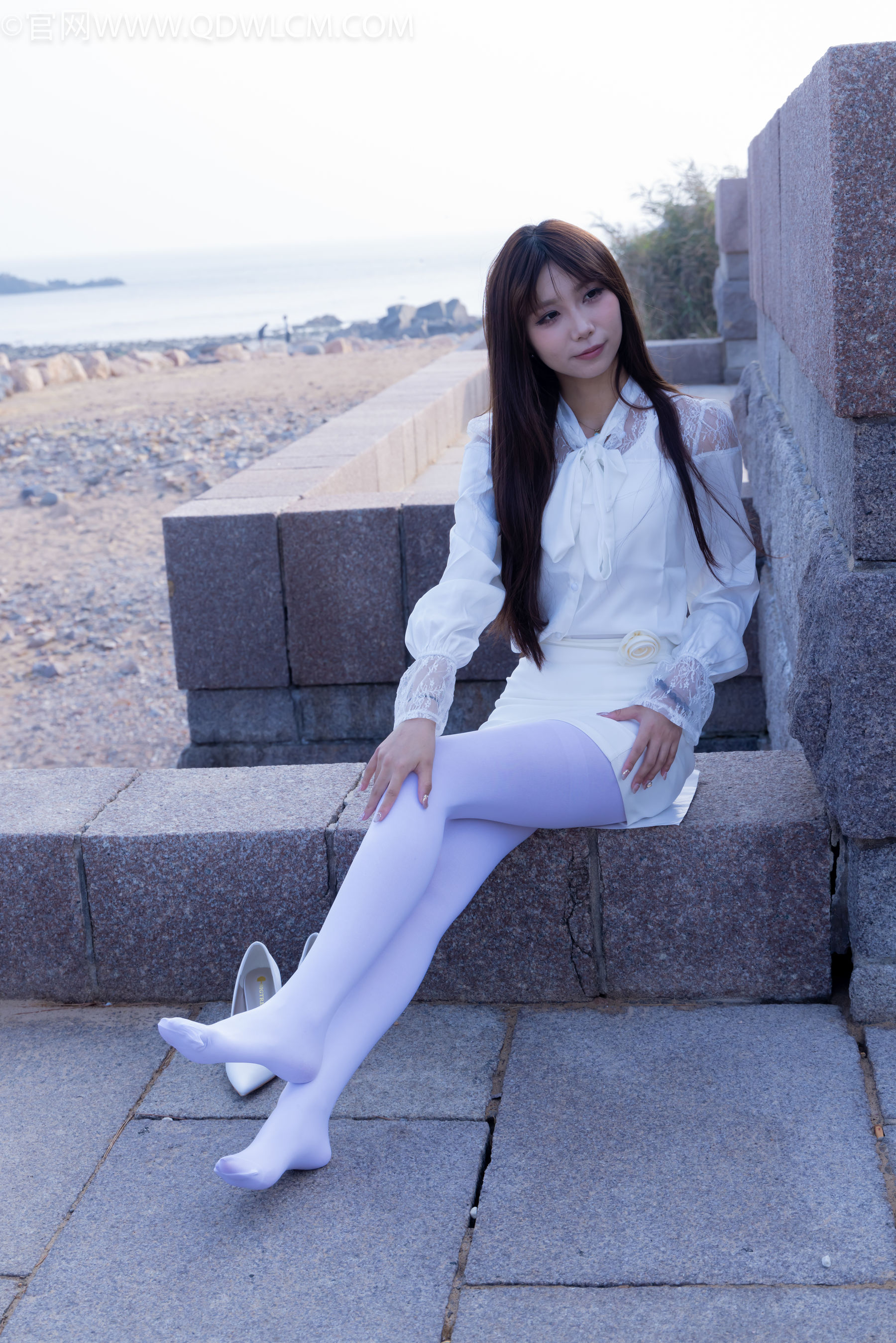 物恋传媒 No.2271 泡泡 -高跟鞋、厚白丝、户外/(261P)