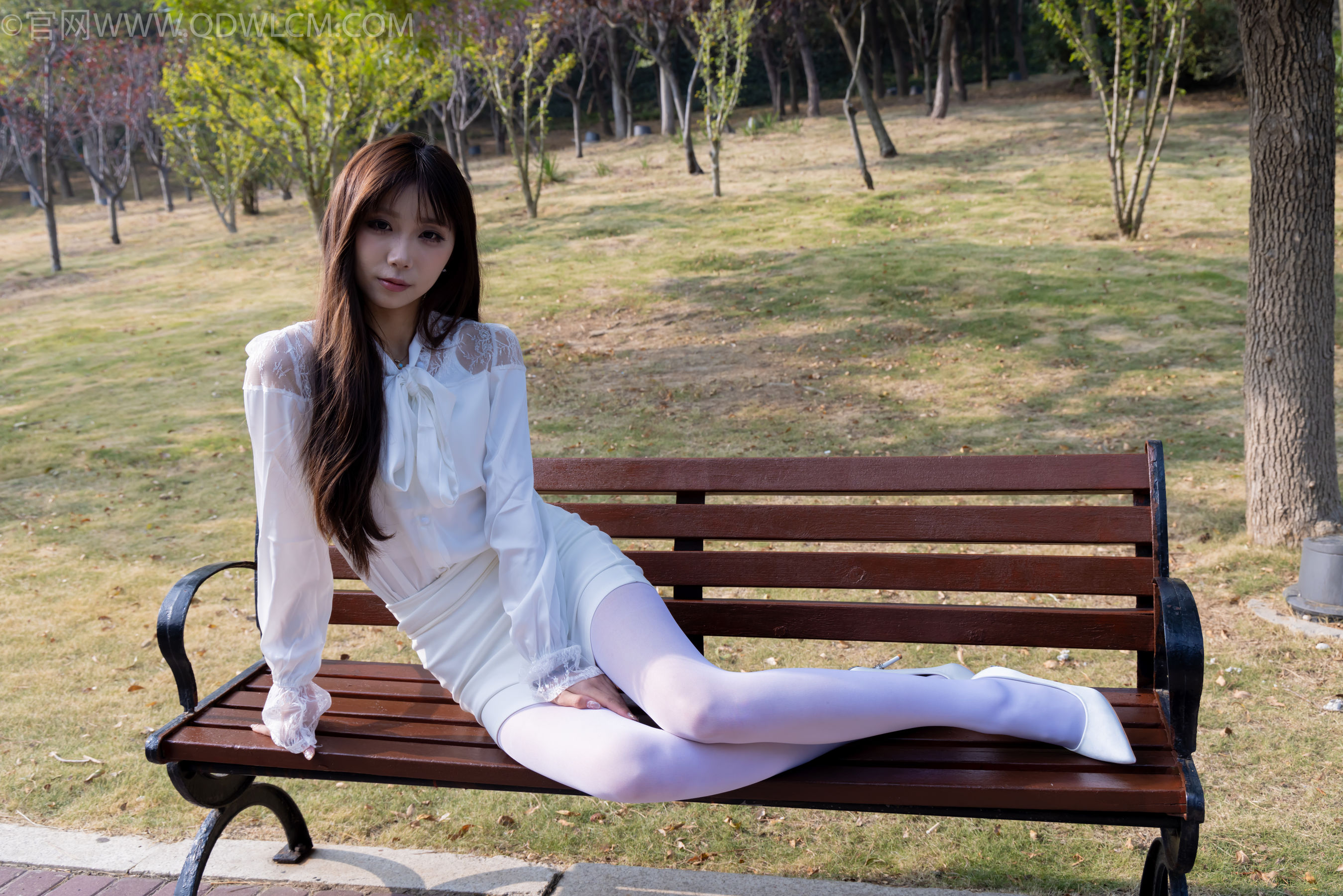 物恋传媒 No.2271 泡泡 -高跟鞋、厚白丝、户外/(261P)