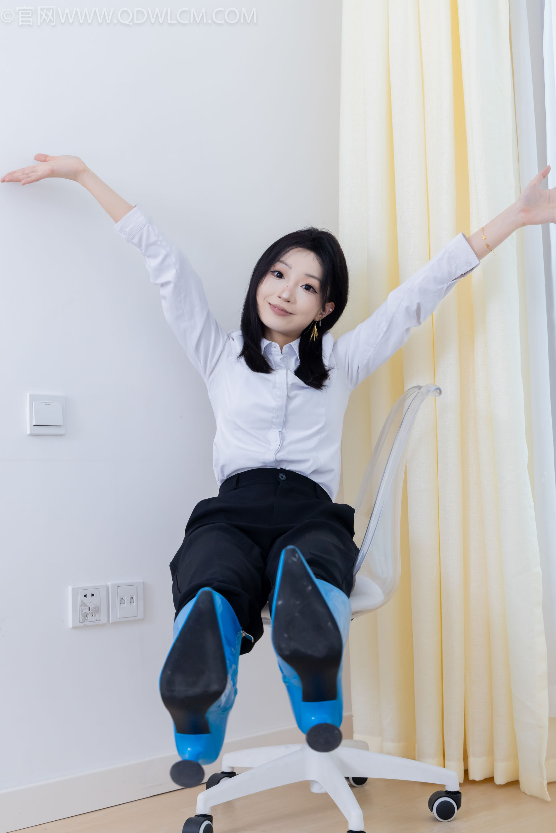 物恋传媒 No.2267 嘟嘟 -高跟长靴、薄黑丝/(238P)