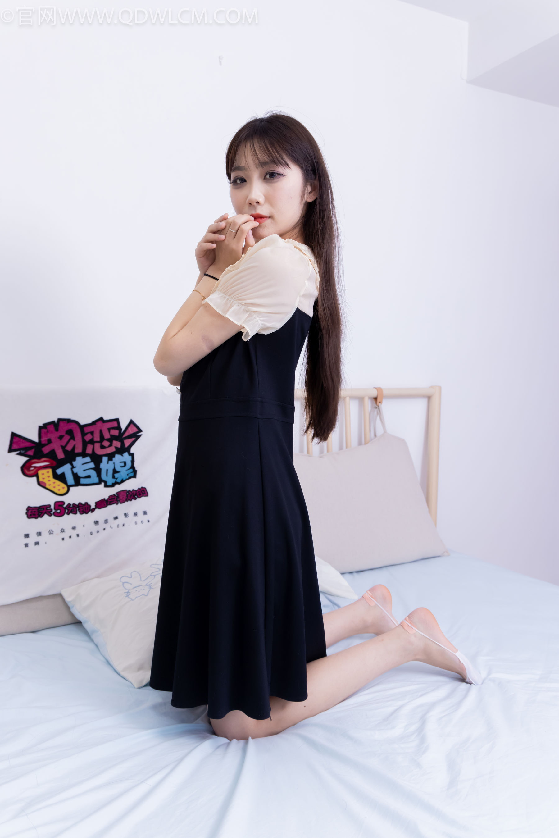 物恋传媒 No.2266 泡泡 -高跟凉鞋、白吊带船袜、昏睡剧情/(170P)