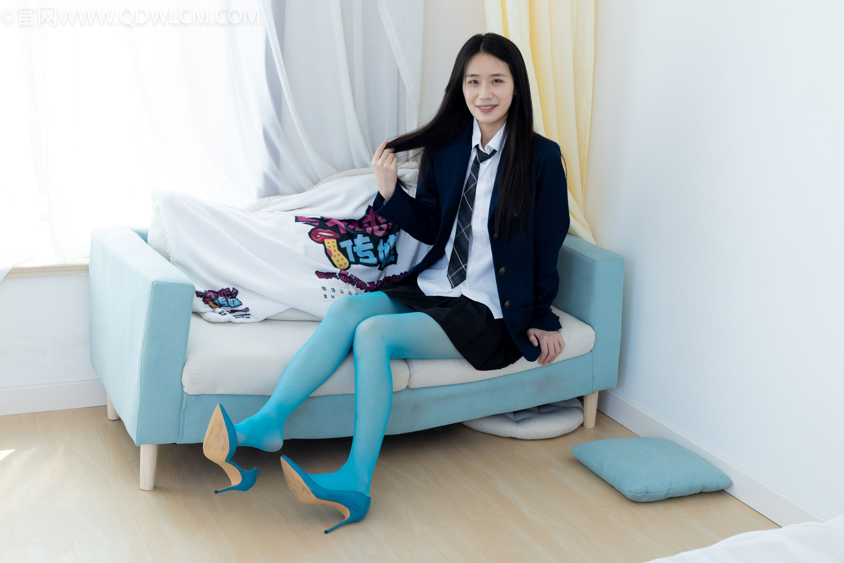 物恋传媒 No.2269 菜菜 -高跟鞋、薄蓝绿色丝、胶带绑脚踝老头乐挠脚剧情/(151P)