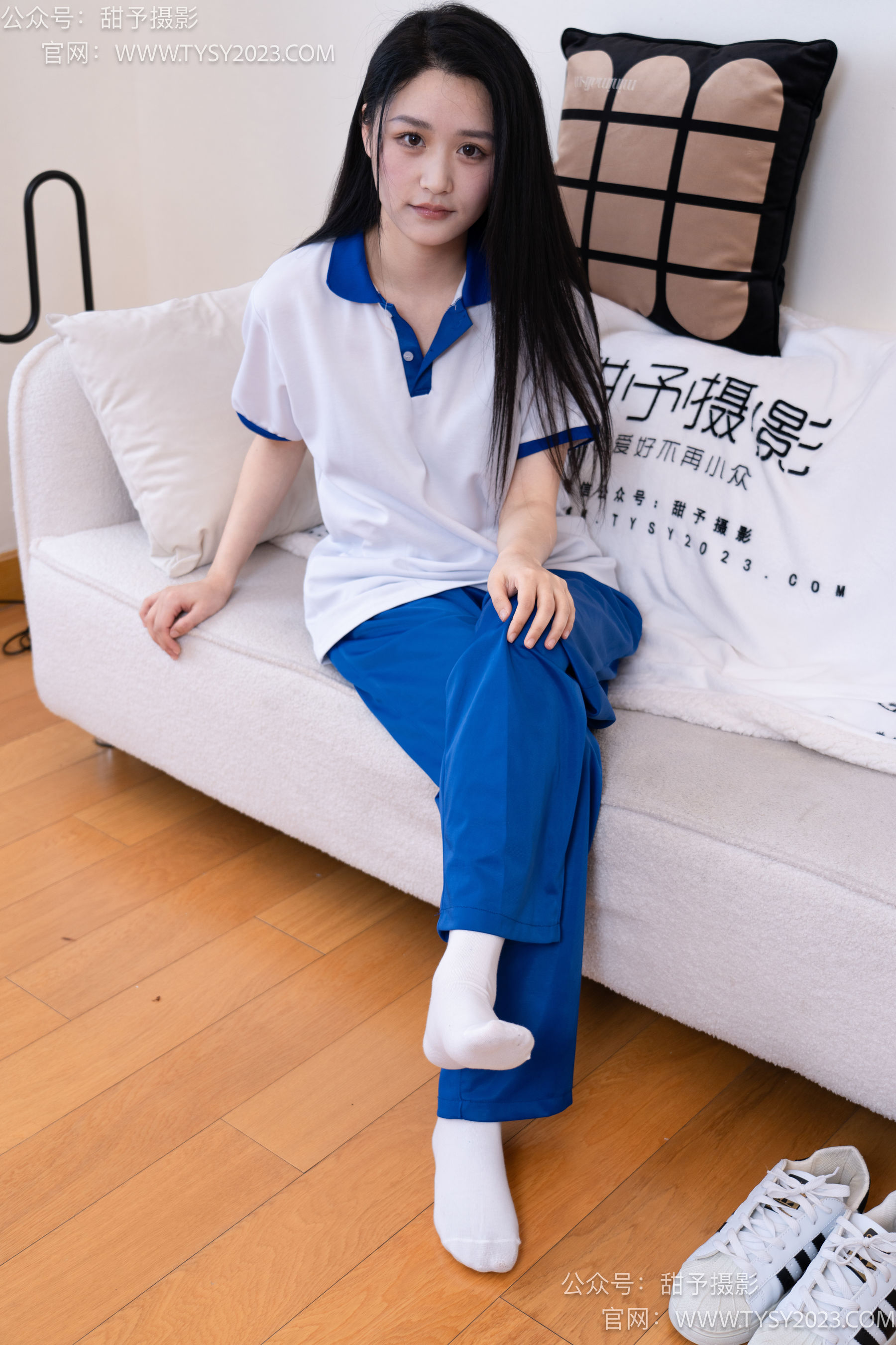 甜予摄影 No.102 澜澜 - 板鞋、白棉袜、肉丝（脚尖微加固款）/(126P)