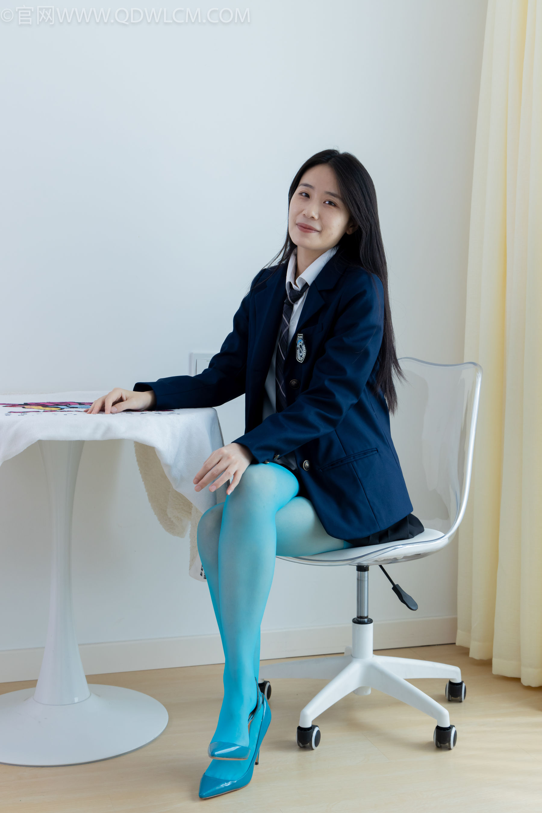 物恋传媒 No.2269 菜菜 -高跟鞋、薄蓝绿色丝、胶带绑脚踝老头乐挠脚剧情/(151P)