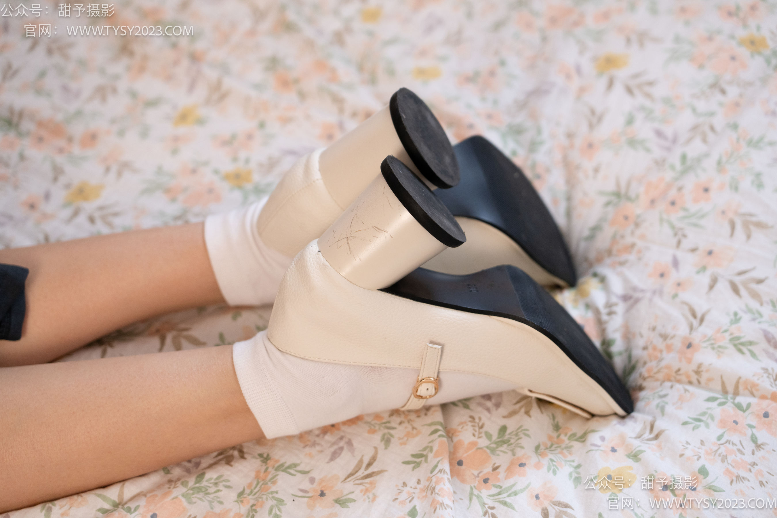 甜予摄影 No.105 齐齐 - 高跟鞋、白棉袜、裸足/(128P)
