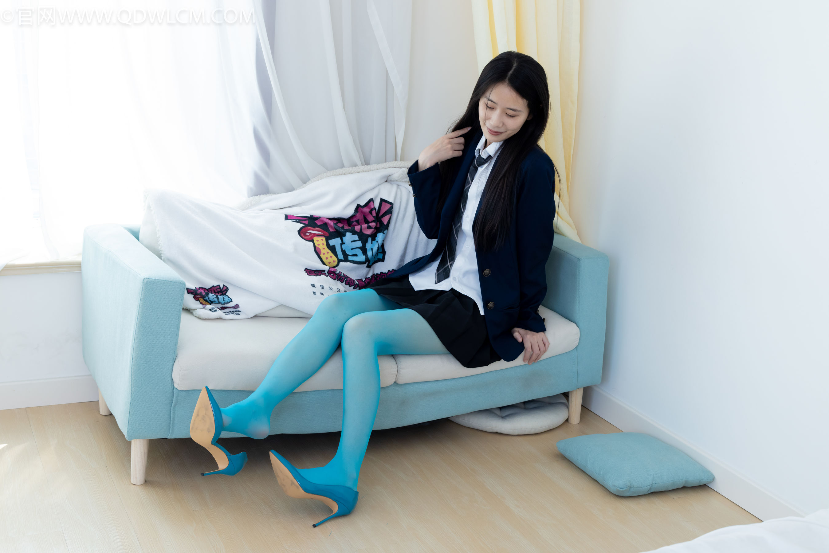 物恋传媒 No.2269 菜菜 -高跟鞋、薄蓝绿色丝、胶带绑脚踝老头乐挠脚剧情/(151P)