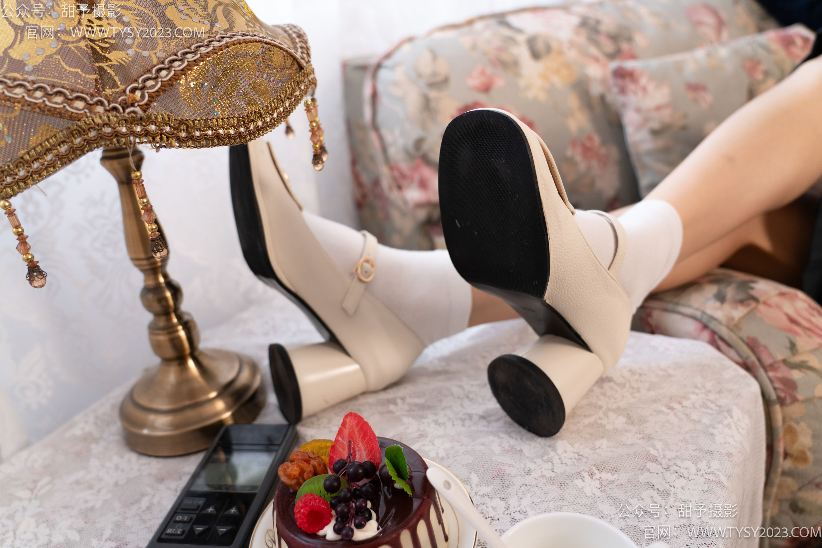 甜予摄影 No.105 齐齐 - 高跟鞋、白棉袜、裸足/(128P)