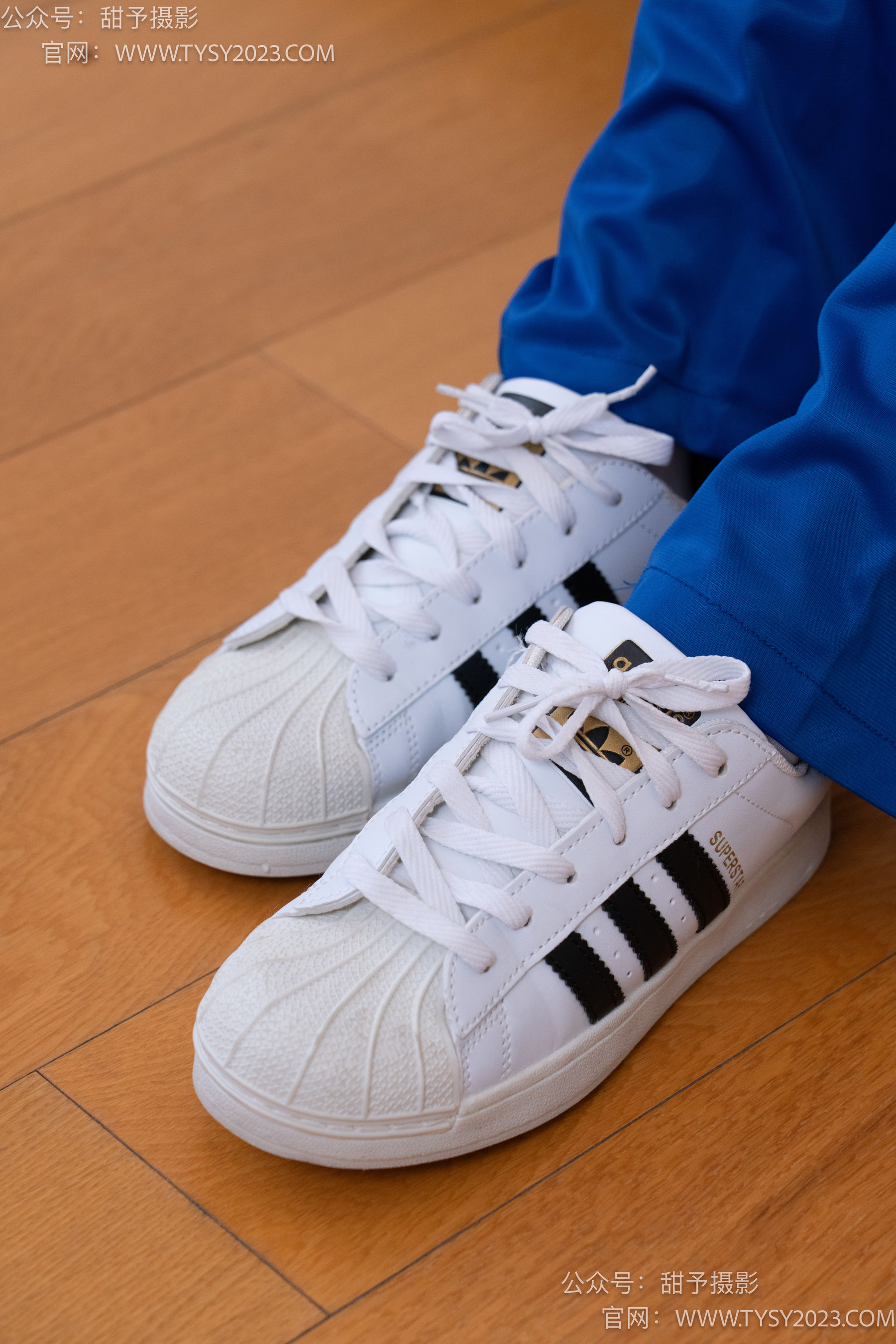 甜予摄影 No.102 澜澜 - 板鞋、白棉袜、肉丝（脚尖微加固款）/(126P)