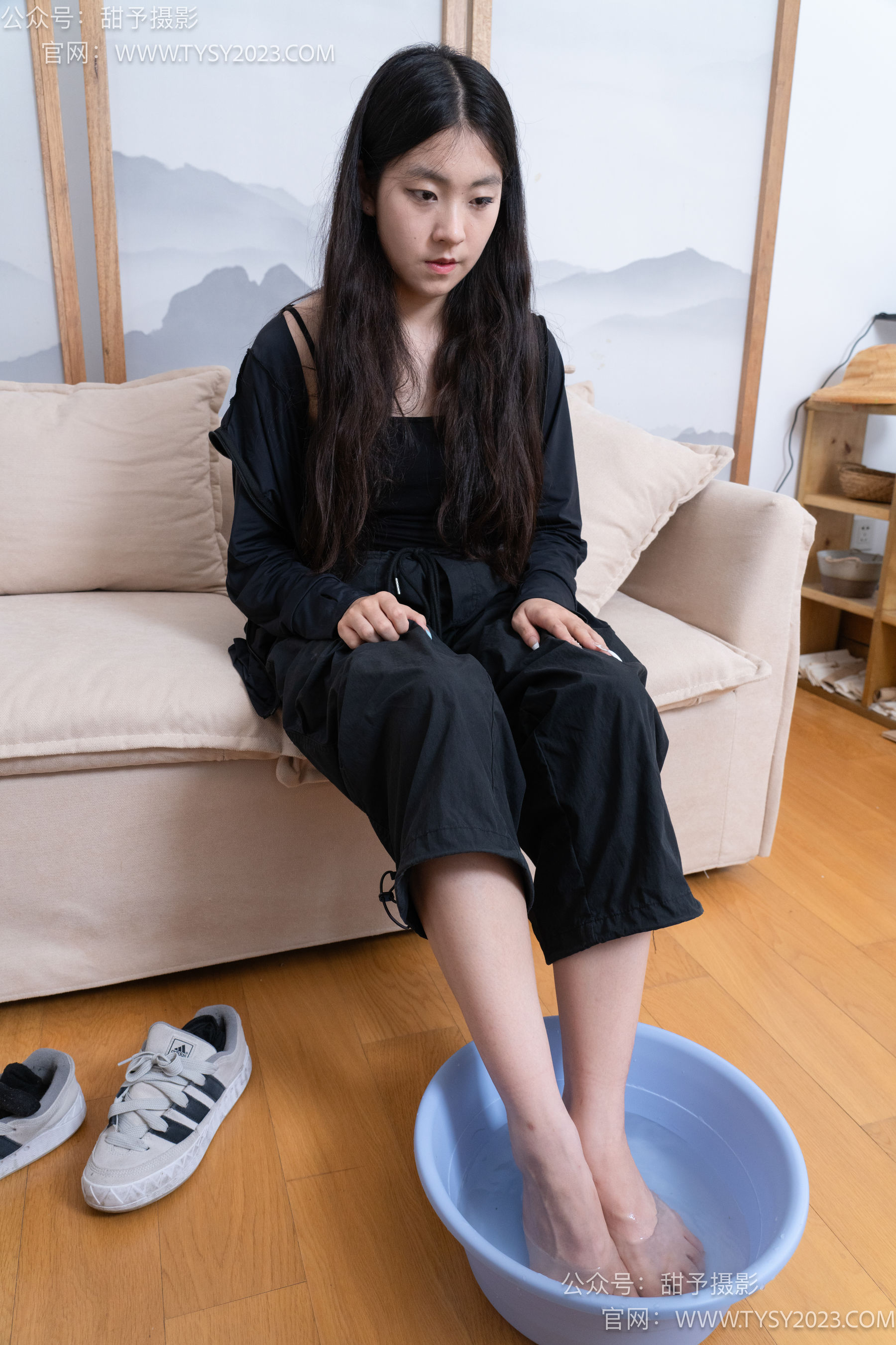 甜予摄影 No.103 小云 - 板鞋、黑棉袜、裸足、剪指甲泡脚剧情/(143P)