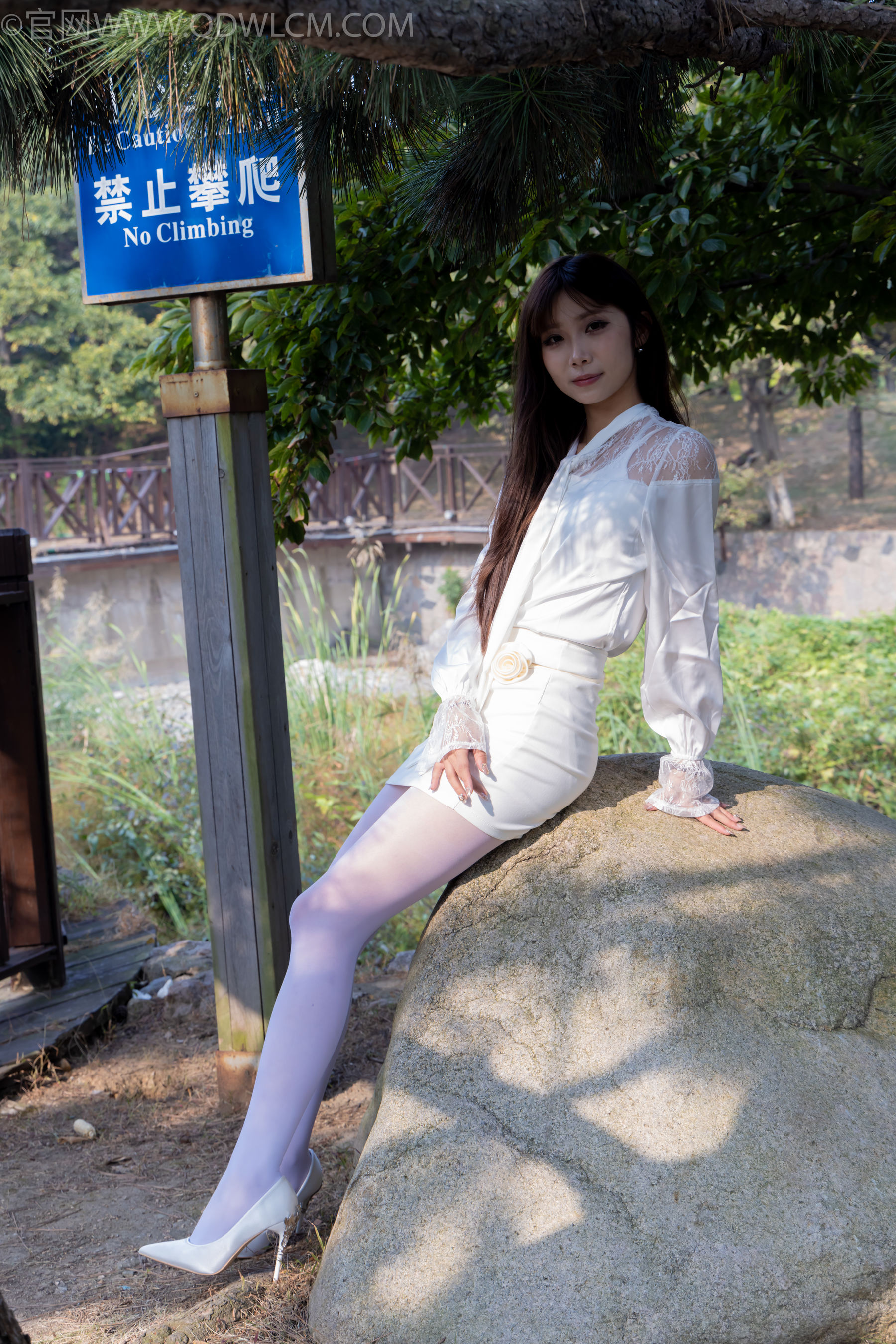 物恋传媒 No.2271 泡泡 -高跟鞋、厚白丝、户外/(261P)