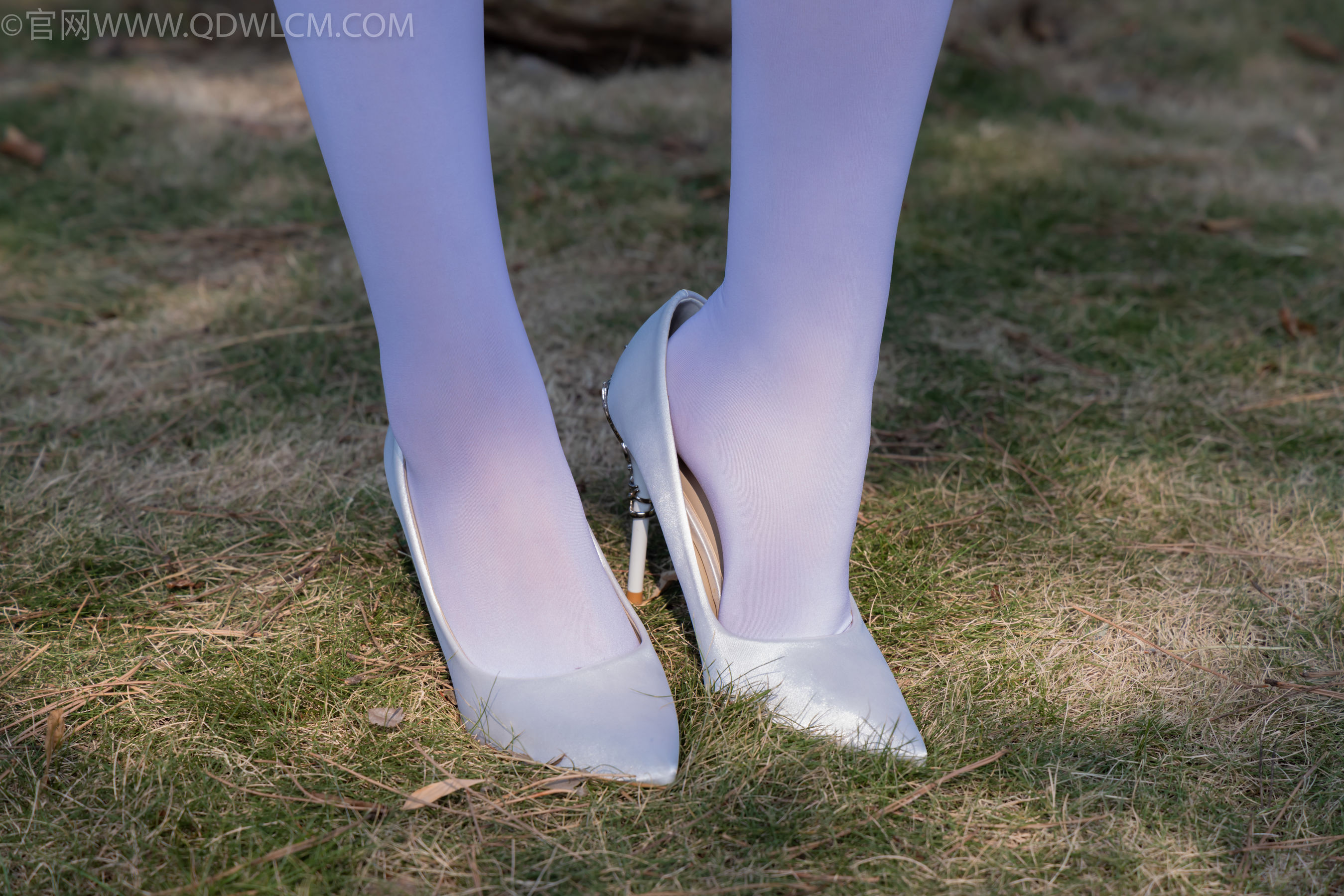 物恋传媒 No.2271 泡泡 -高跟鞋、厚白丝、户外/(261P)