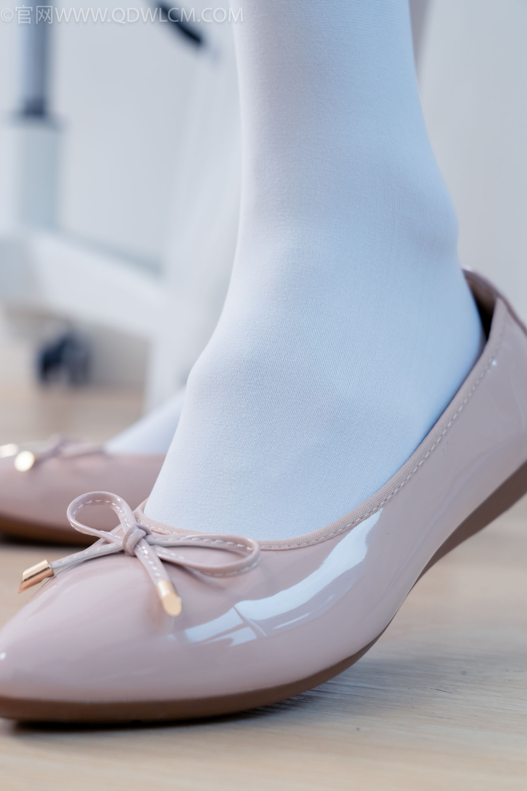 物恋传媒 No.2268 茯苓 -平底鞋、厚白丝、皮筋绑脚老头乐挠脚剧情/(169P)