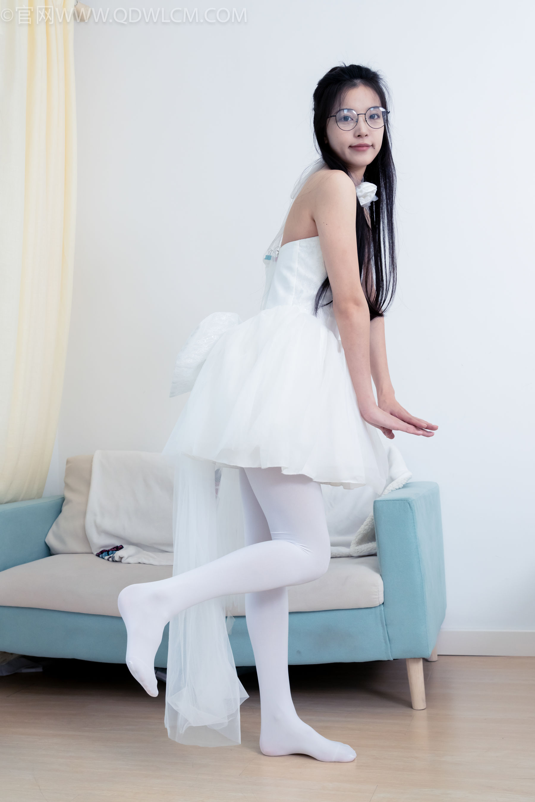 物恋传媒 No.2268 茯苓 -平底鞋、厚白丝、皮筋绑脚老头乐挠脚剧情/(169P)