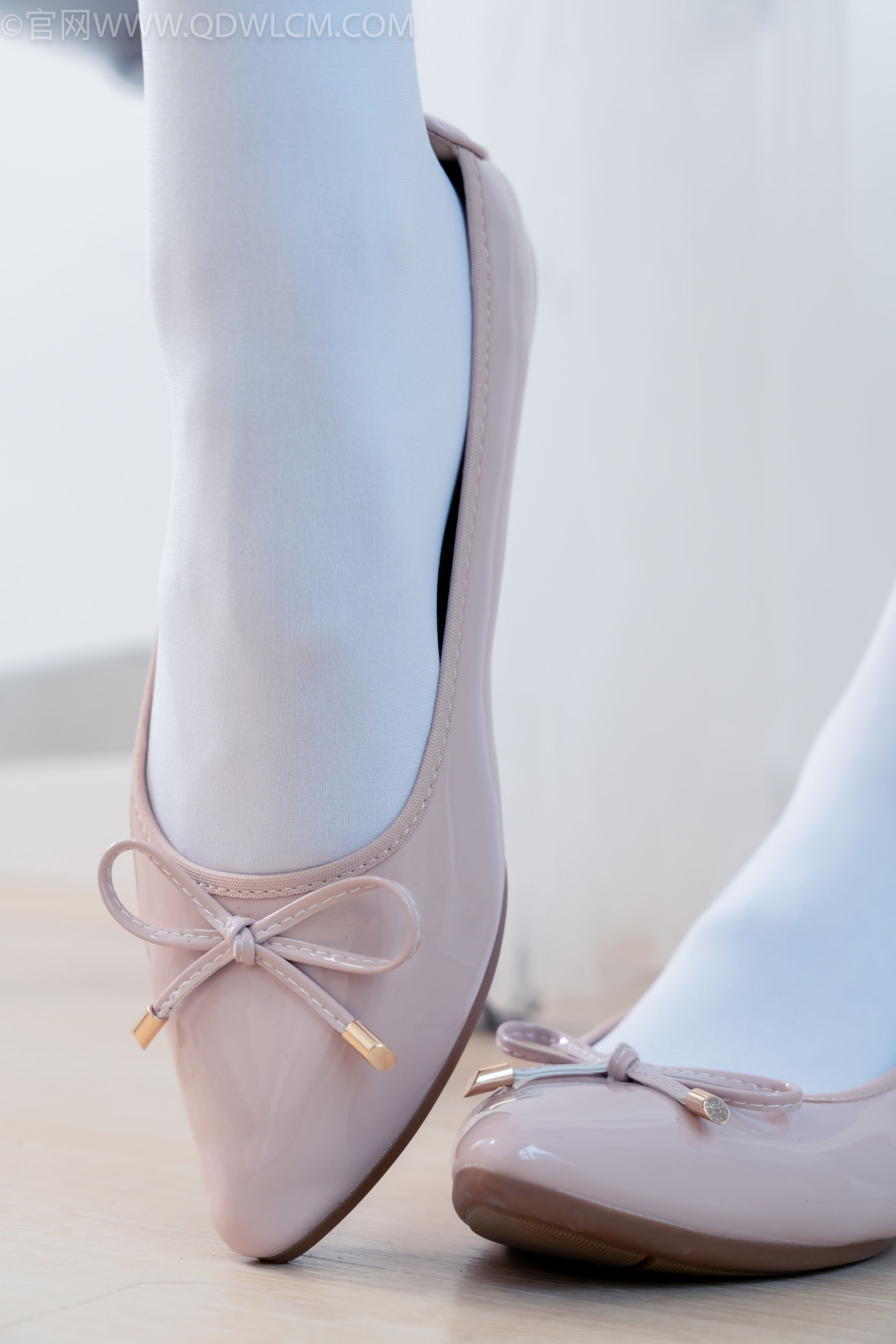 物恋传媒 No.2268 茯苓 -平底鞋、厚白丝、皮筋绑脚老头乐挠脚剧情/(169P)