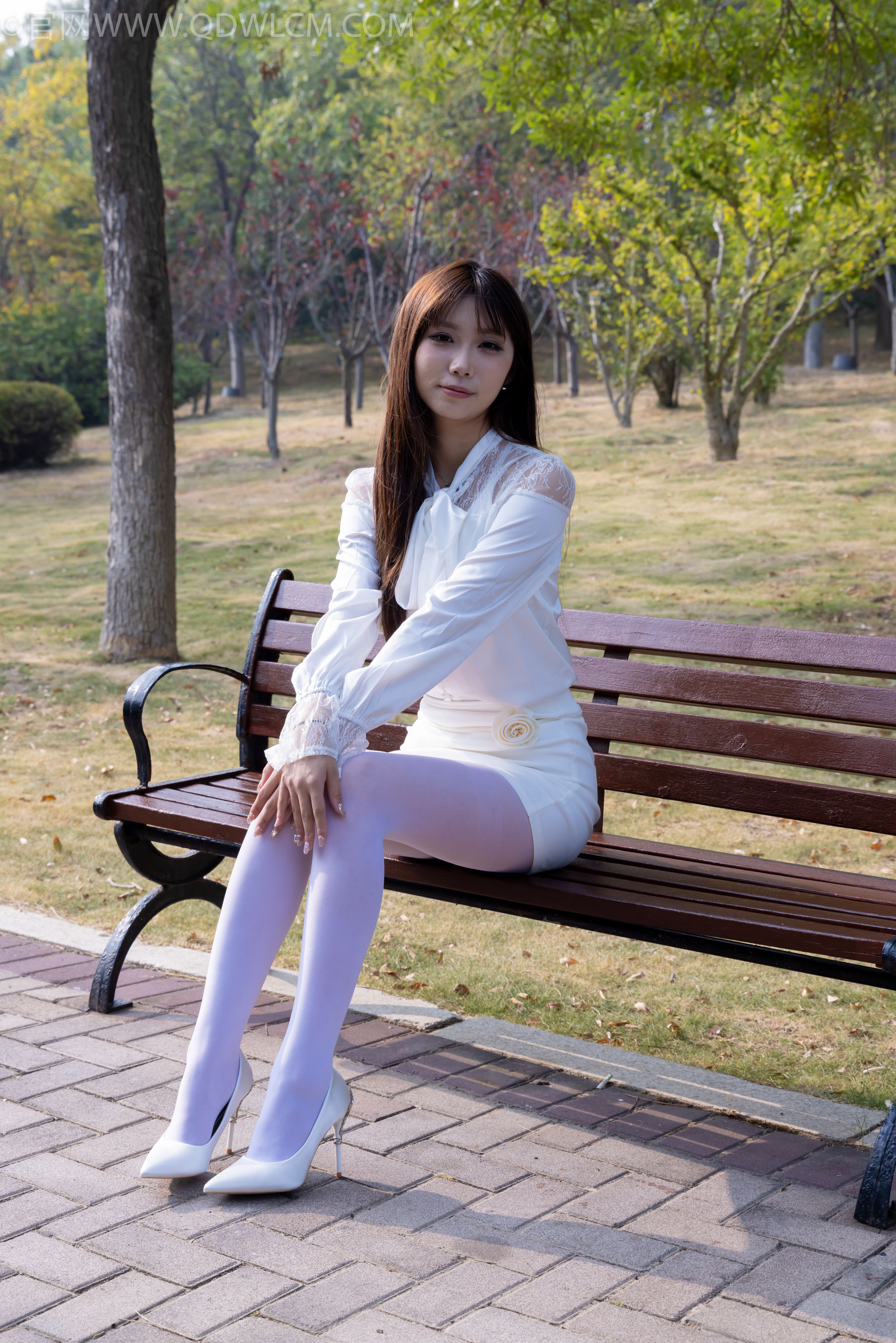 物恋传媒 No.2271 泡泡 -高跟鞋、厚白丝、户外/(261P)