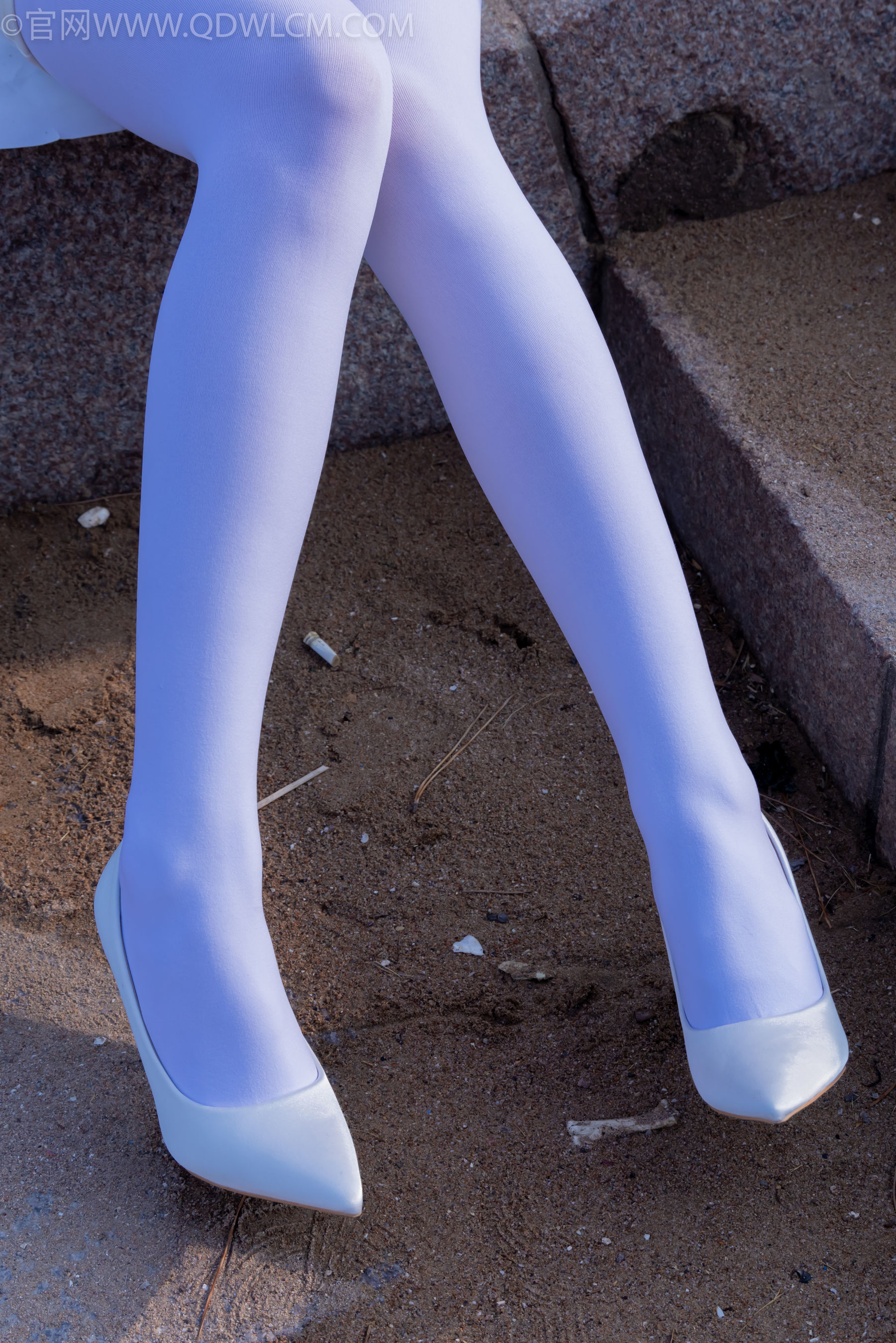 物恋传媒 No.2271 泡泡 -高跟鞋、厚白丝、户外/(261P)