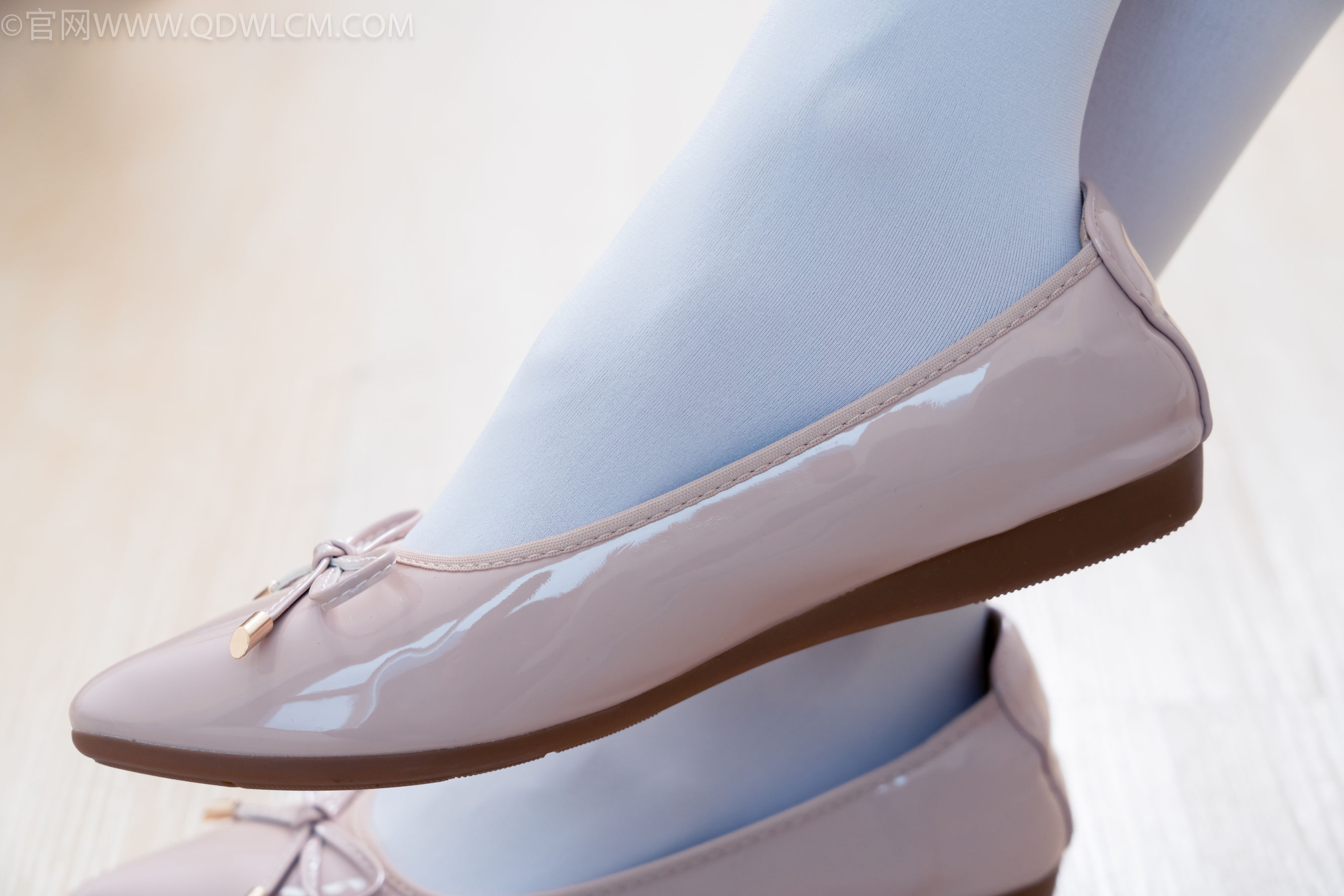 物恋传媒 No.2268 茯苓 -平底鞋、厚白丝、皮筋绑脚老头乐挠脚剧情/(169P)