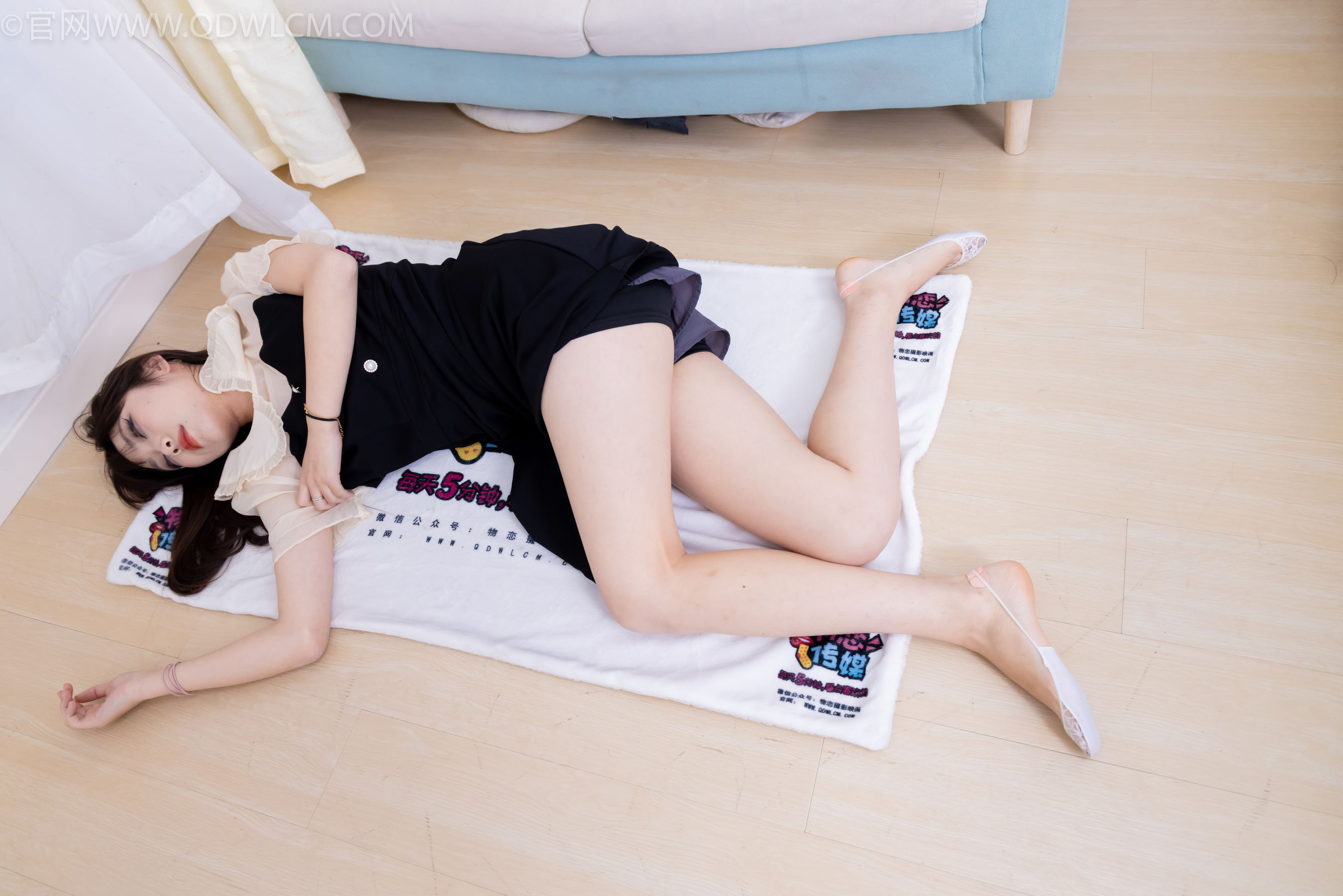 物恋传媒 No.2266 泡泡 -高跟凉鞋、白吊带船袜、昏睡剧情/(170P)