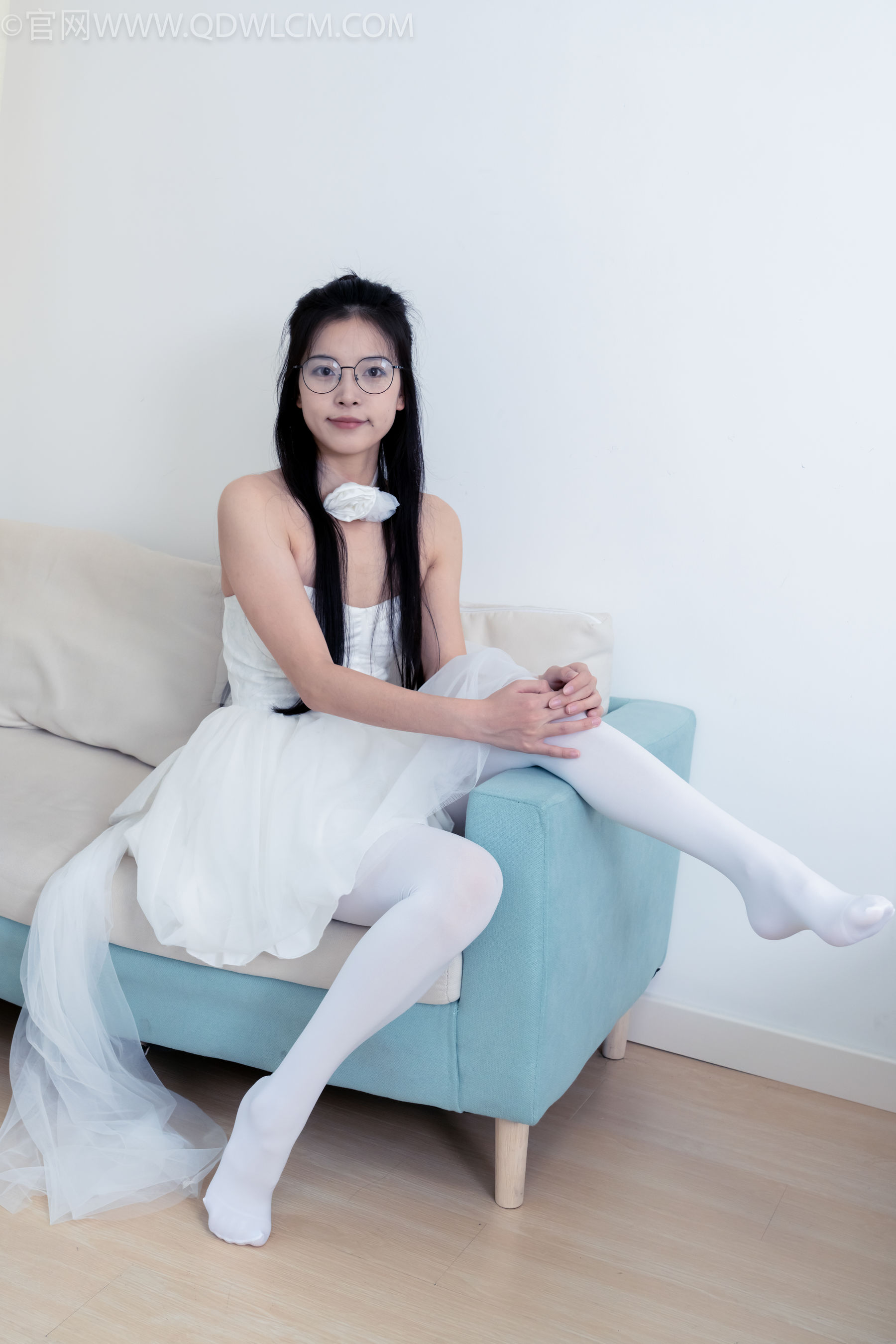 物恋传媒 No.2268 茯苓 -平底鞋、厚白丝、皮筋绑脚老头乐挠脚剧情/(169P)