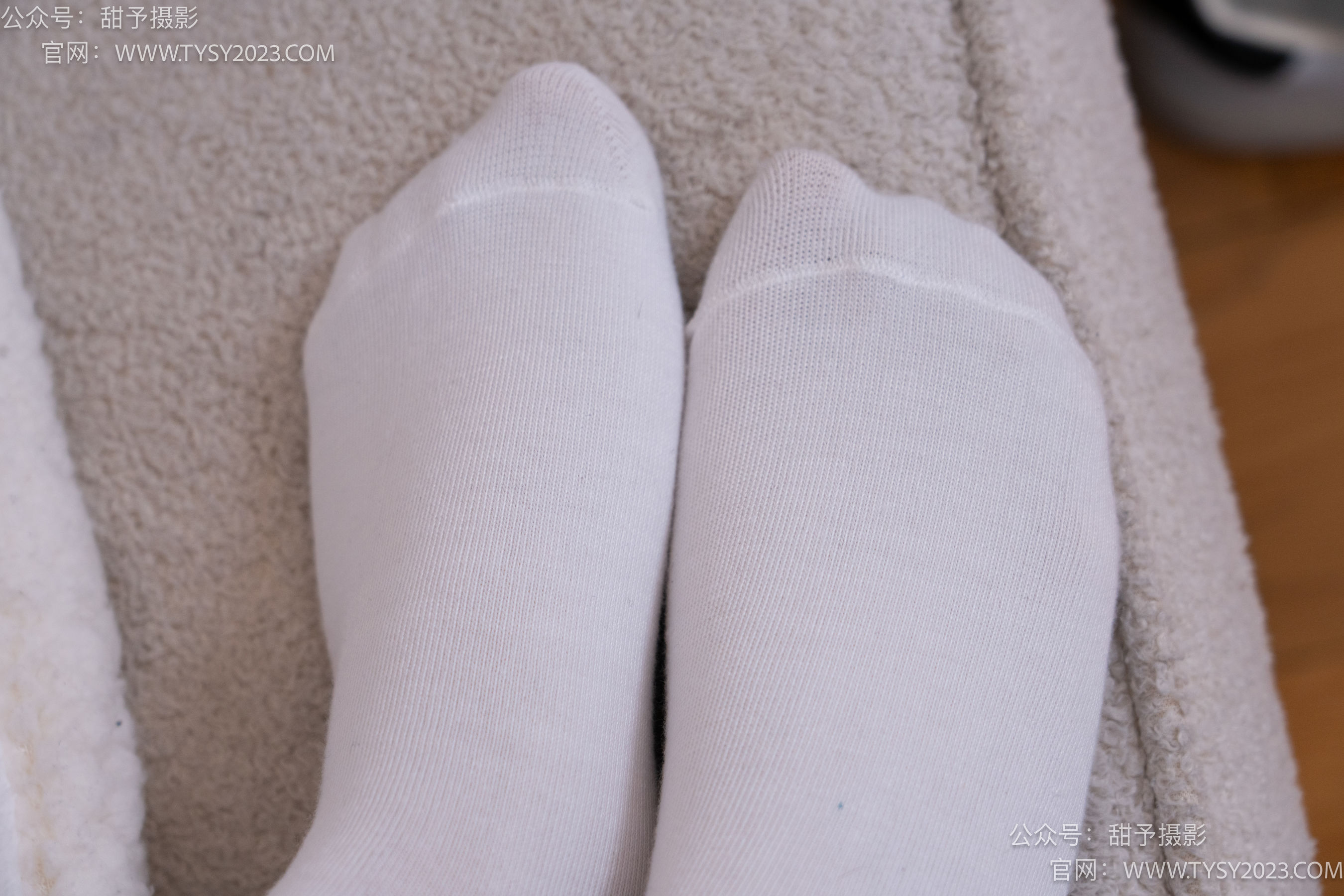 甜予摄影 No.102 澜澜 - 板鞋、白棉袜、肉丝（脚尖微加固款）/(126P)