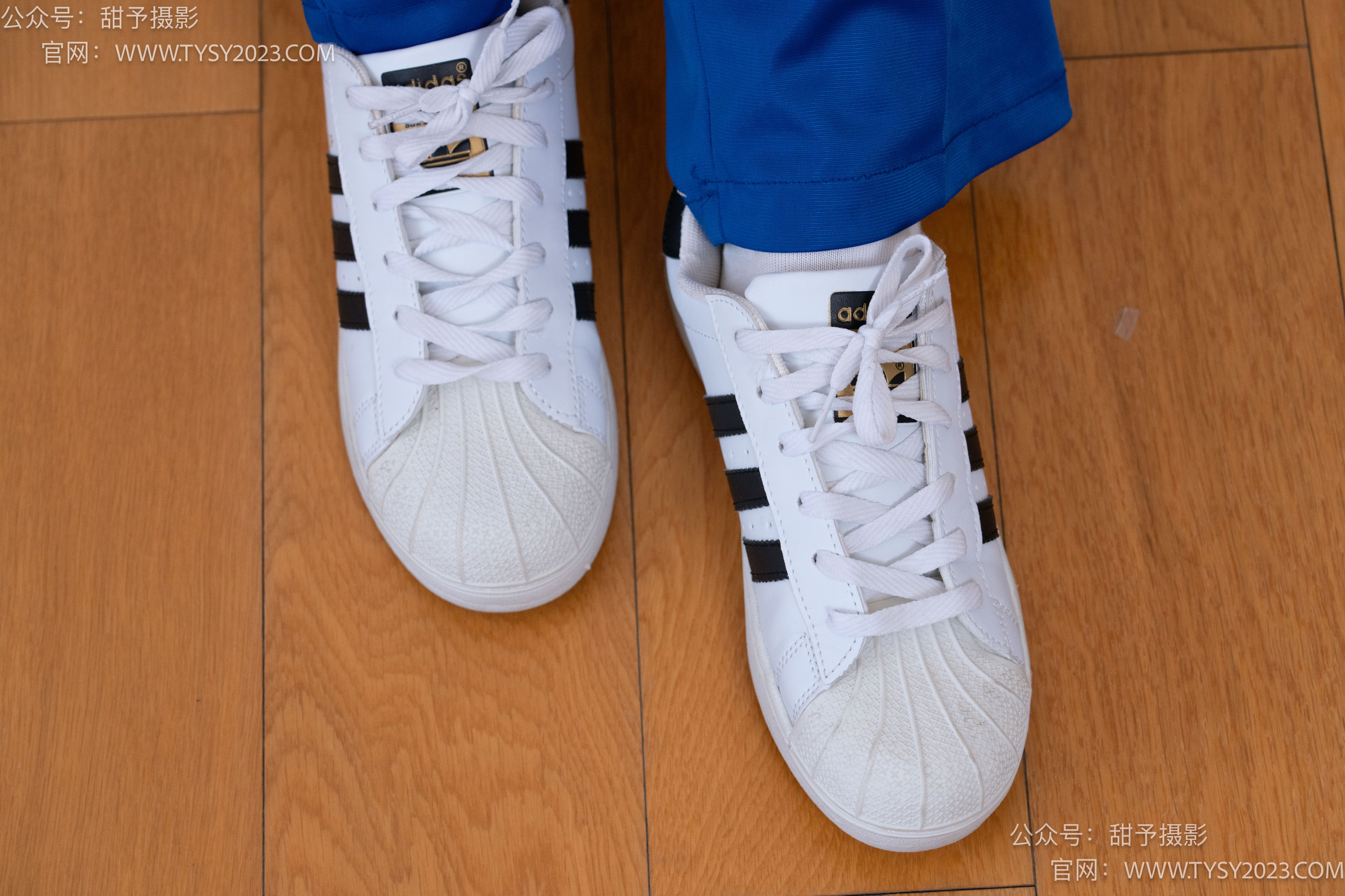 甜予摄影 No.102 澜澜 - 板鞋、白棉袜、肉丝（脚尖微加固款）/(126P)